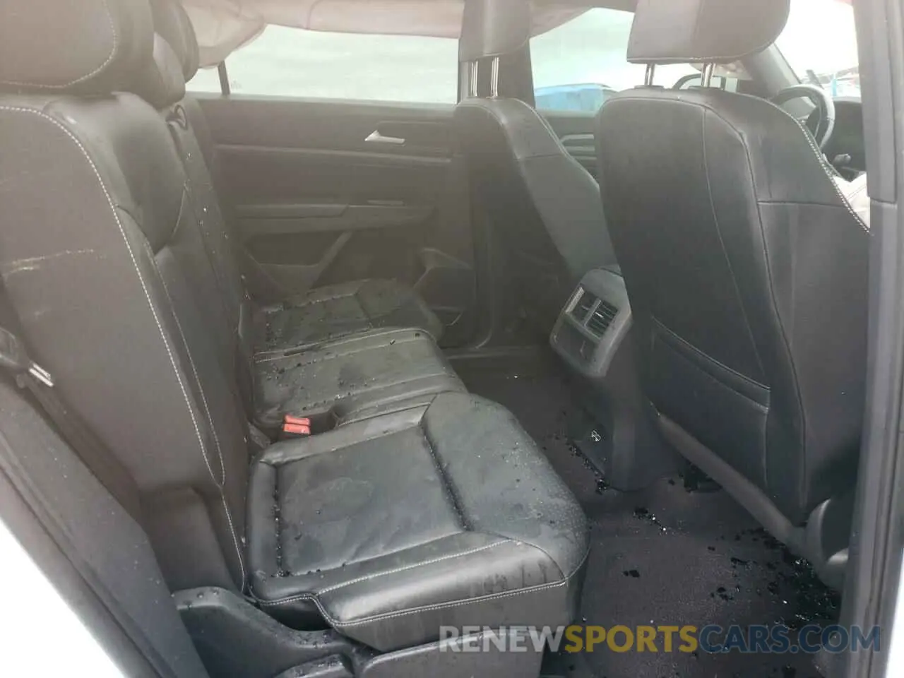 11 Photograph of a damaged car 1V2ME2CAXLC232299 VOLKSWAGEN ATLAS 2020