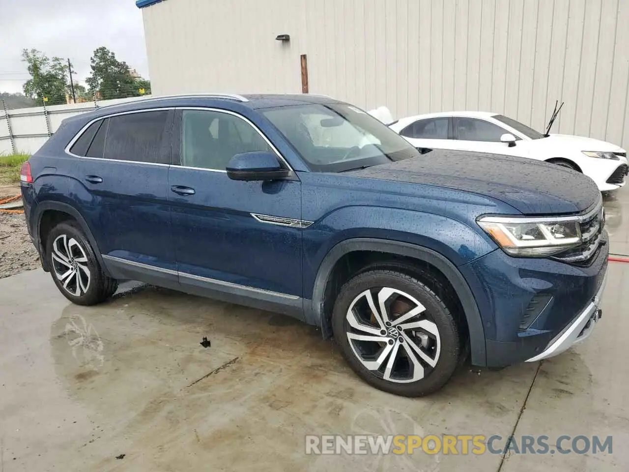 4 Photograph of a damaged car 1V2NE2CA1LC215797 VOLKSWAGEN ATLAS 2020