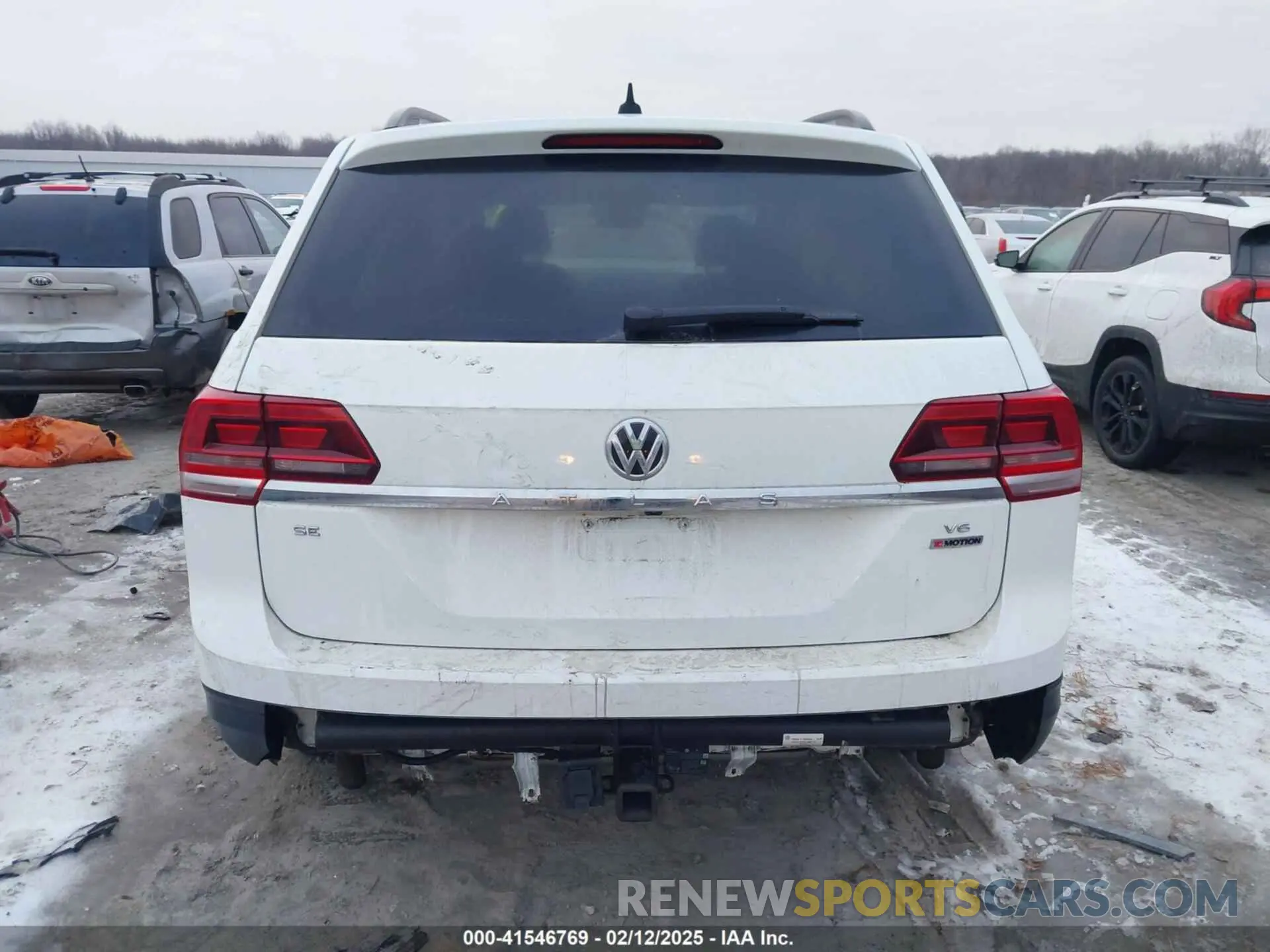 16 Photograph of a damaged car 1V2UR2CA1LC503822 VOLKSWAGEN ATLAS 2020