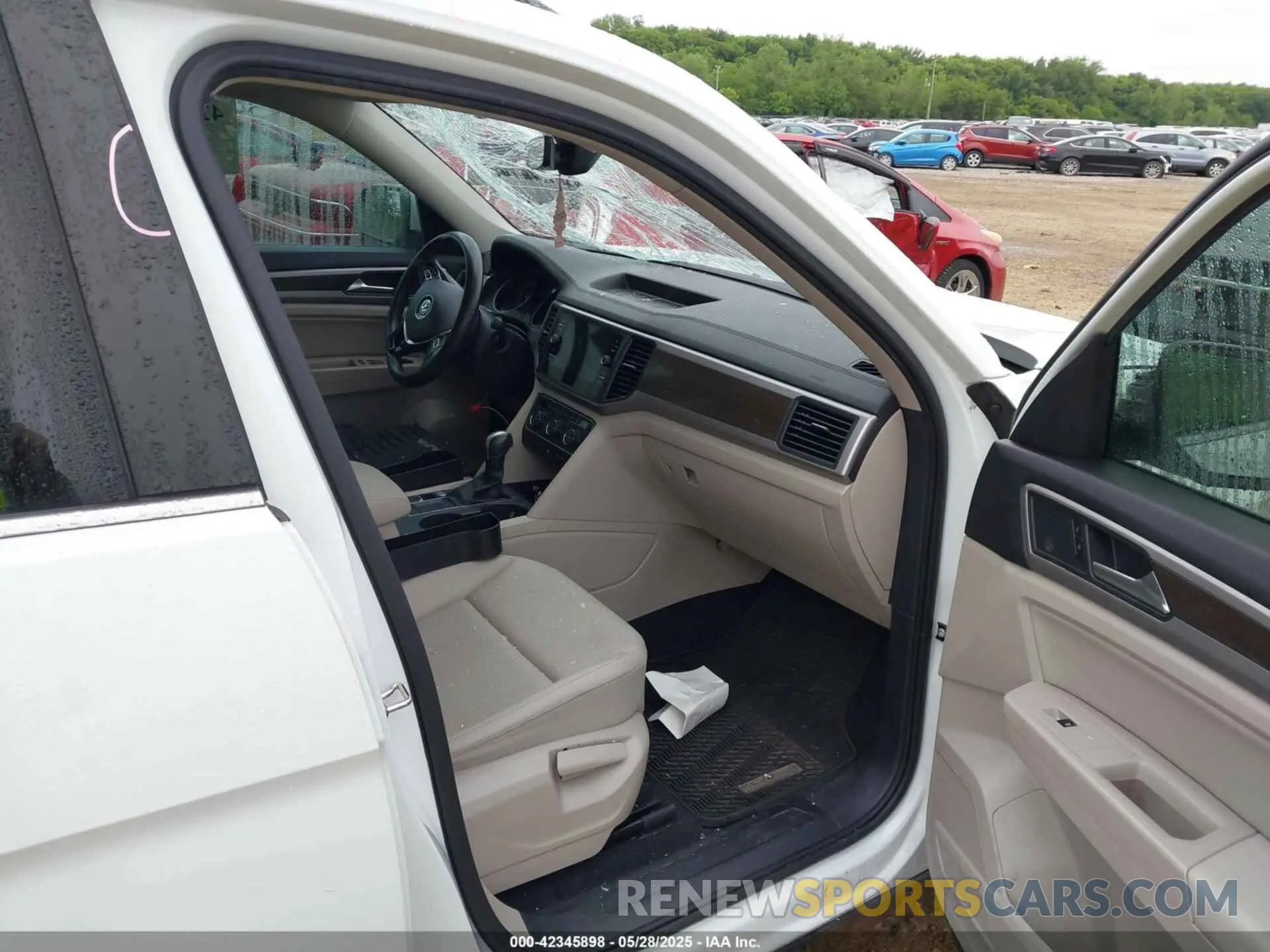 5 Photograph of a damaged car 1V2WR2CA6LC502996 VOLKSWAGEN ATLAS 2020