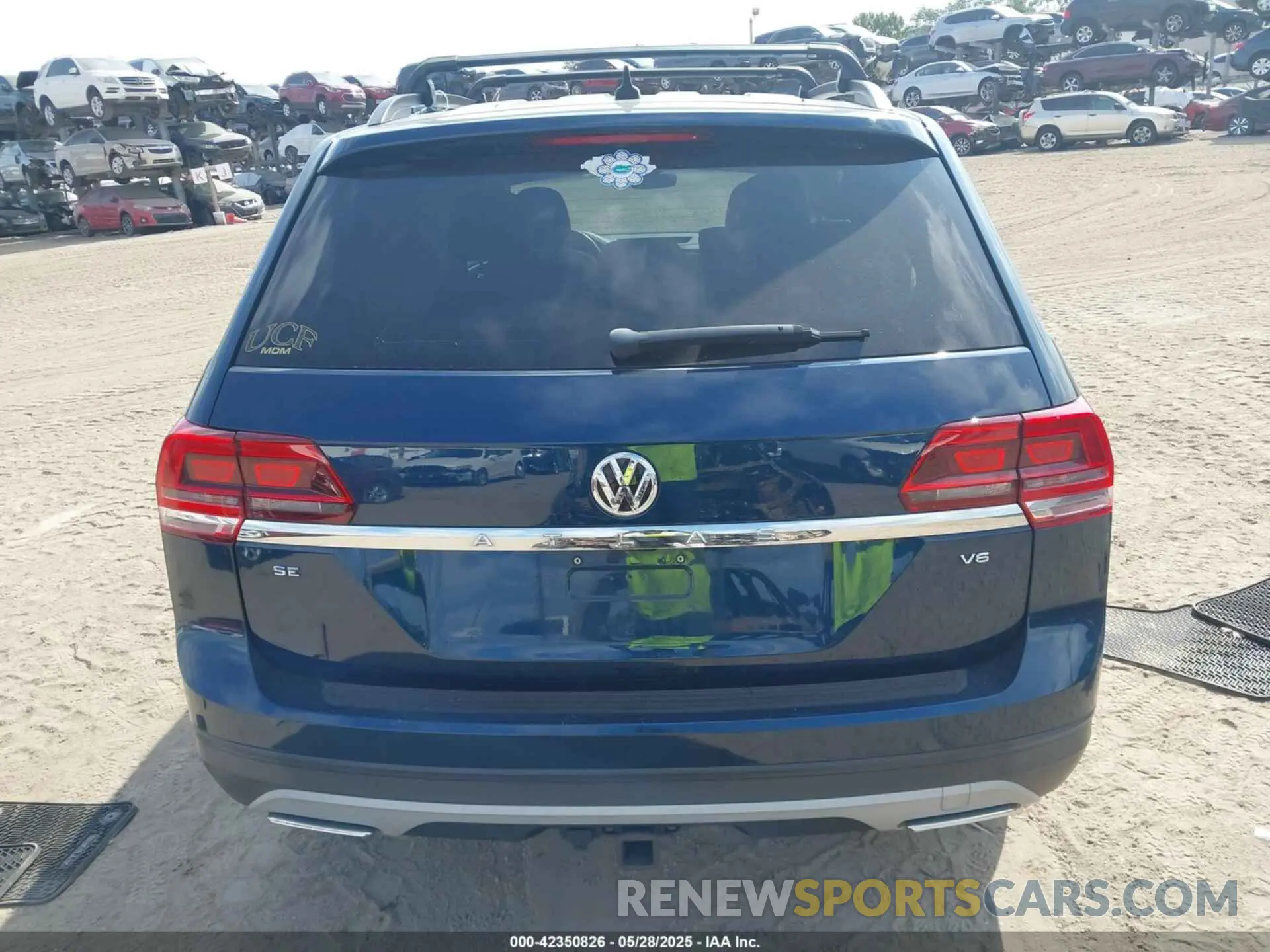 17 Photograph of a damaged car 1V2WR2CA8LC503891 VOLKSWAGEN ATLAS 2020