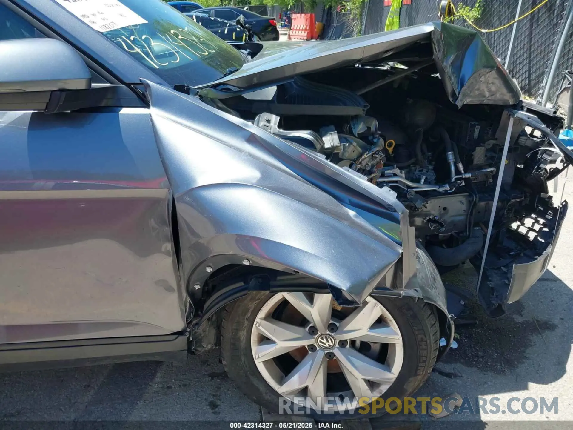 19 Photograph of a damaged car 1V2AP2CA6MC522456 VOLKSWAGEN ATLAS 2021