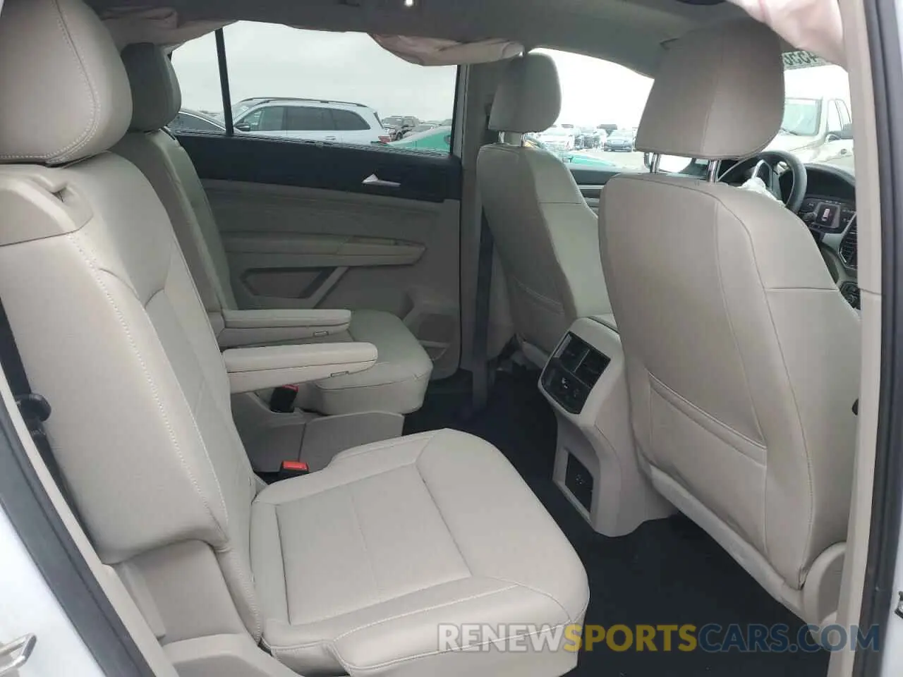 11 Photograph of a damaged car 1V2BR2CA2MC595550 VOLKSWAGEN ATLAS 2021