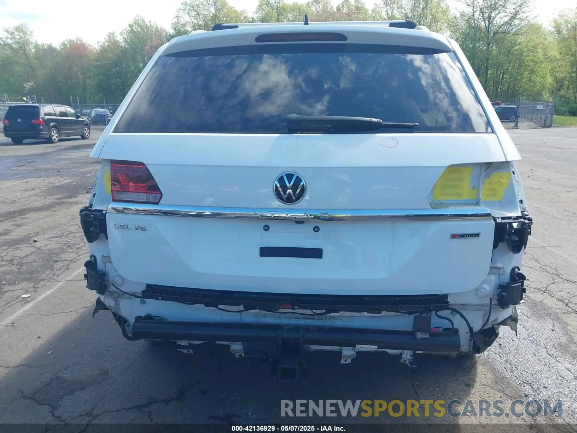 17 Photograph of a damaged car 1V2BR2CA5MC523418 VOLKSWAGEN ATLAS 2021