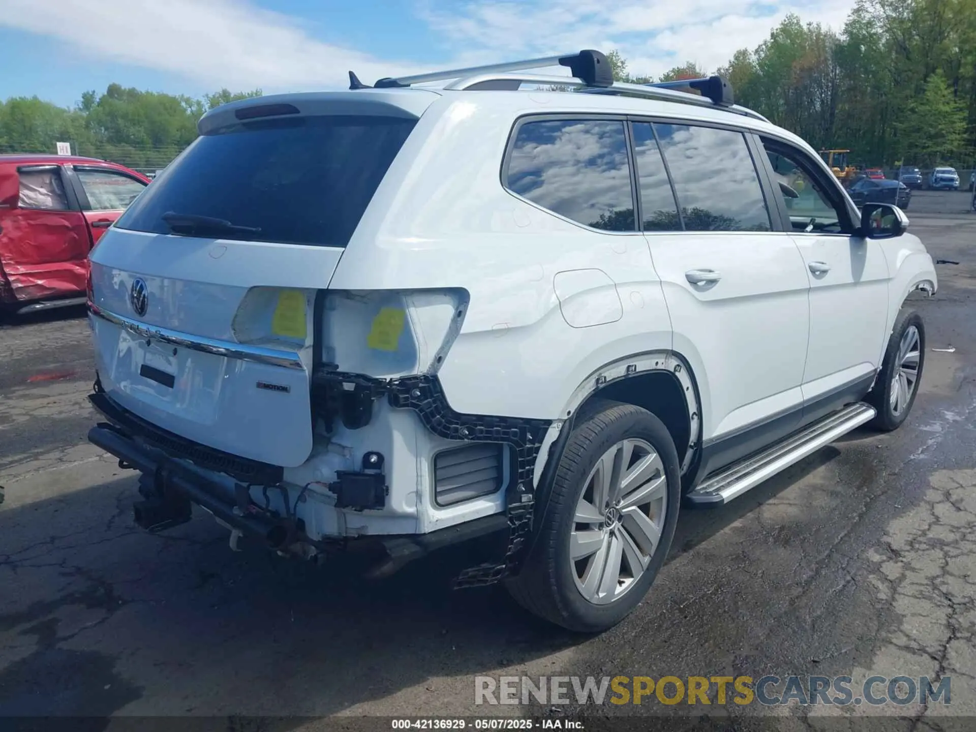 4 Photograph of a damaged car 1V2BR2CA5MC523418 VOLKSWAGEN ATLAS 2021