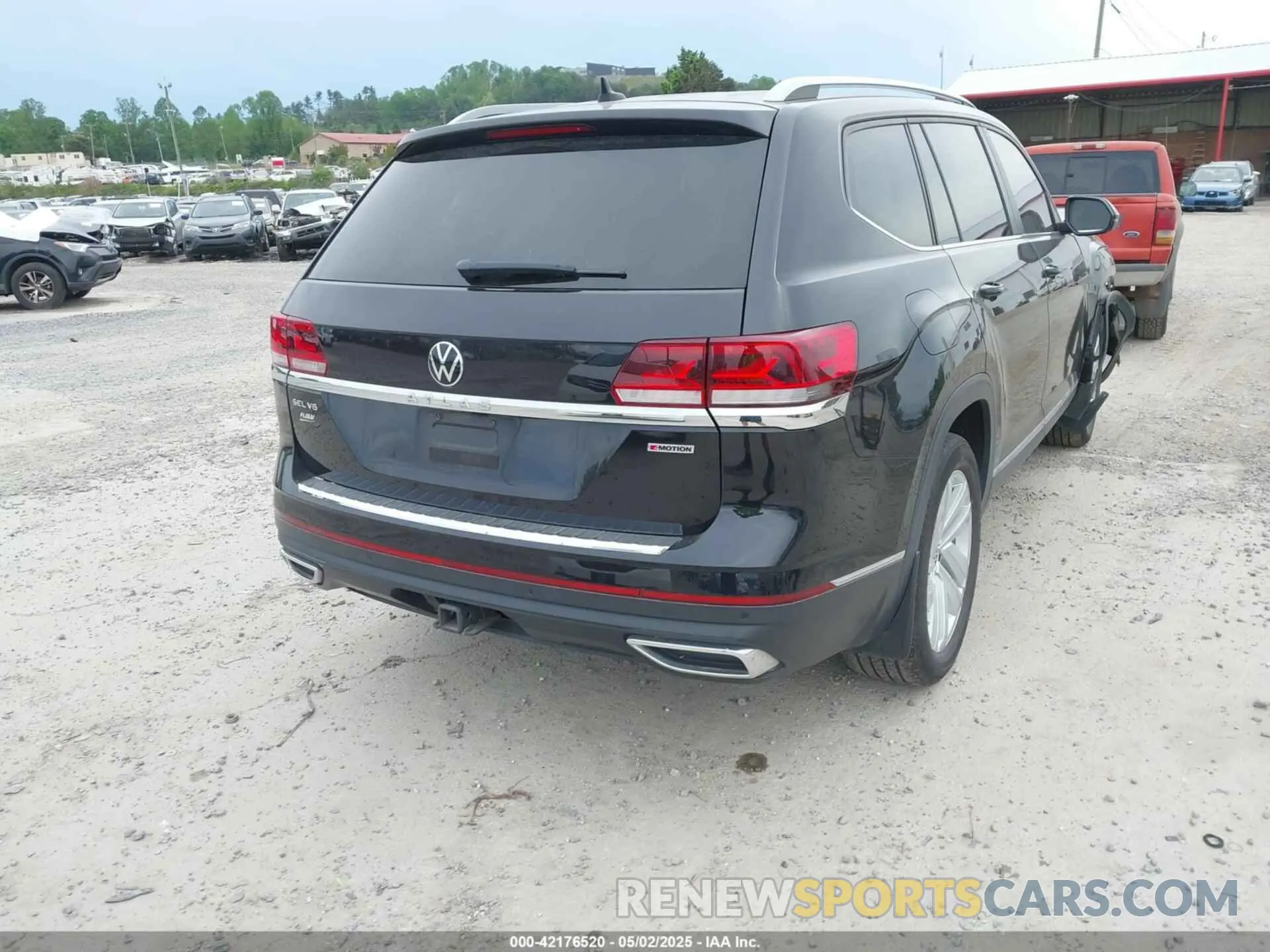 4 Photograph of a damaged car 1V2BR2CA9MC576221 VOLKSWAGEN ATLAS 2021