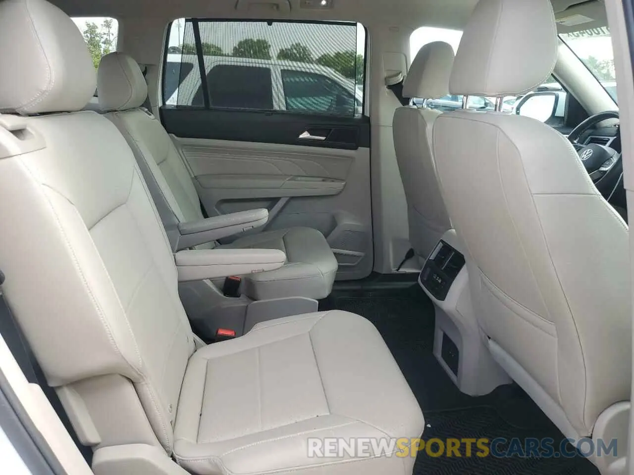 11 Photograph of a damaged car 1V2BR2CAXMC562859 VOLKSWAGEN ATLAS 2021