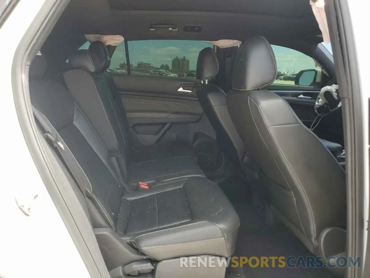 11 Photograph of a damaged car 1V2CE2CA9MC221744 VOLKSWAGEN ATLAS 2021