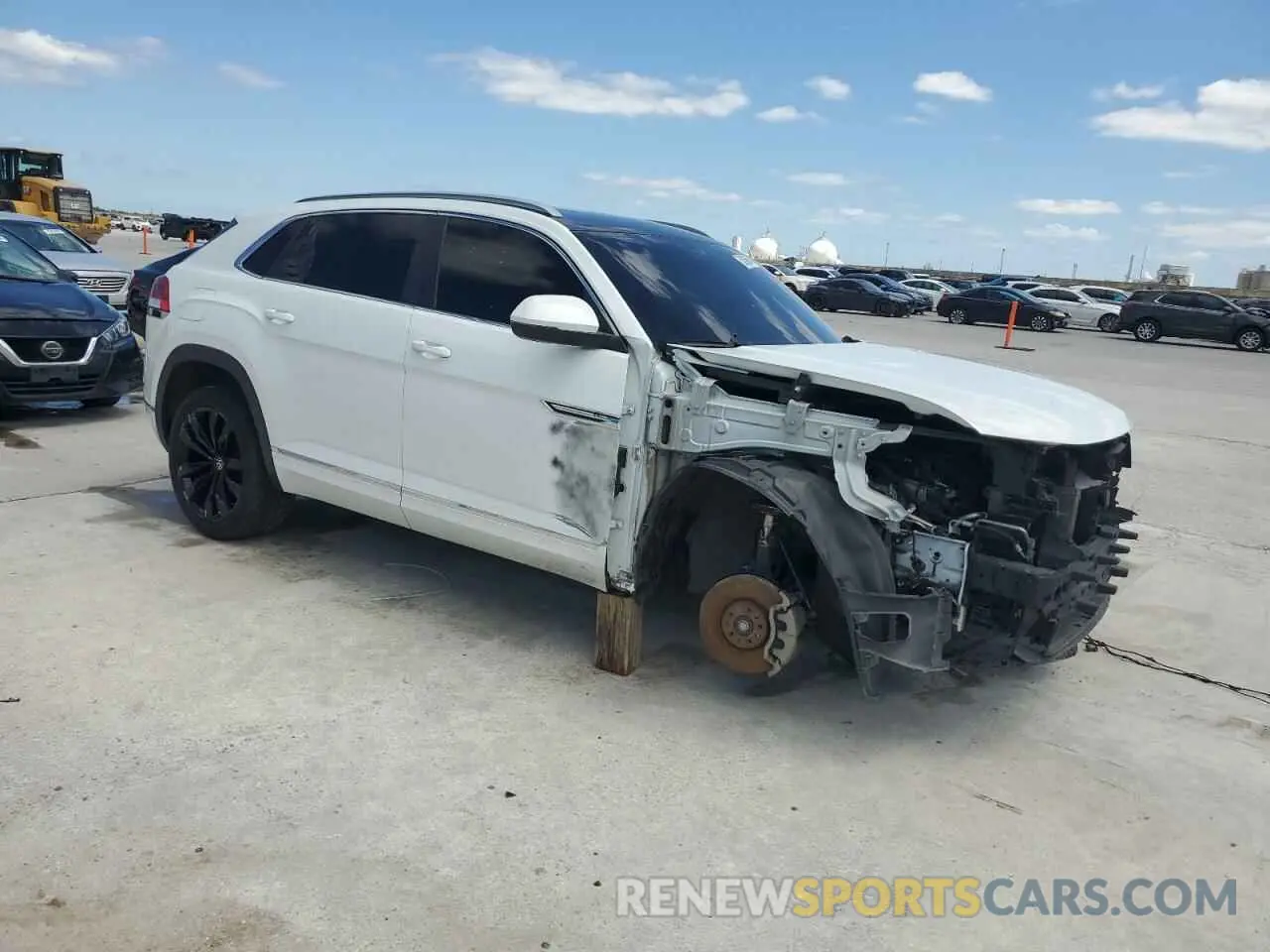 4 Photograph of a damaged car 1V2CE2CA9MC221744 VOLKSWAGEN ATLAS 2021