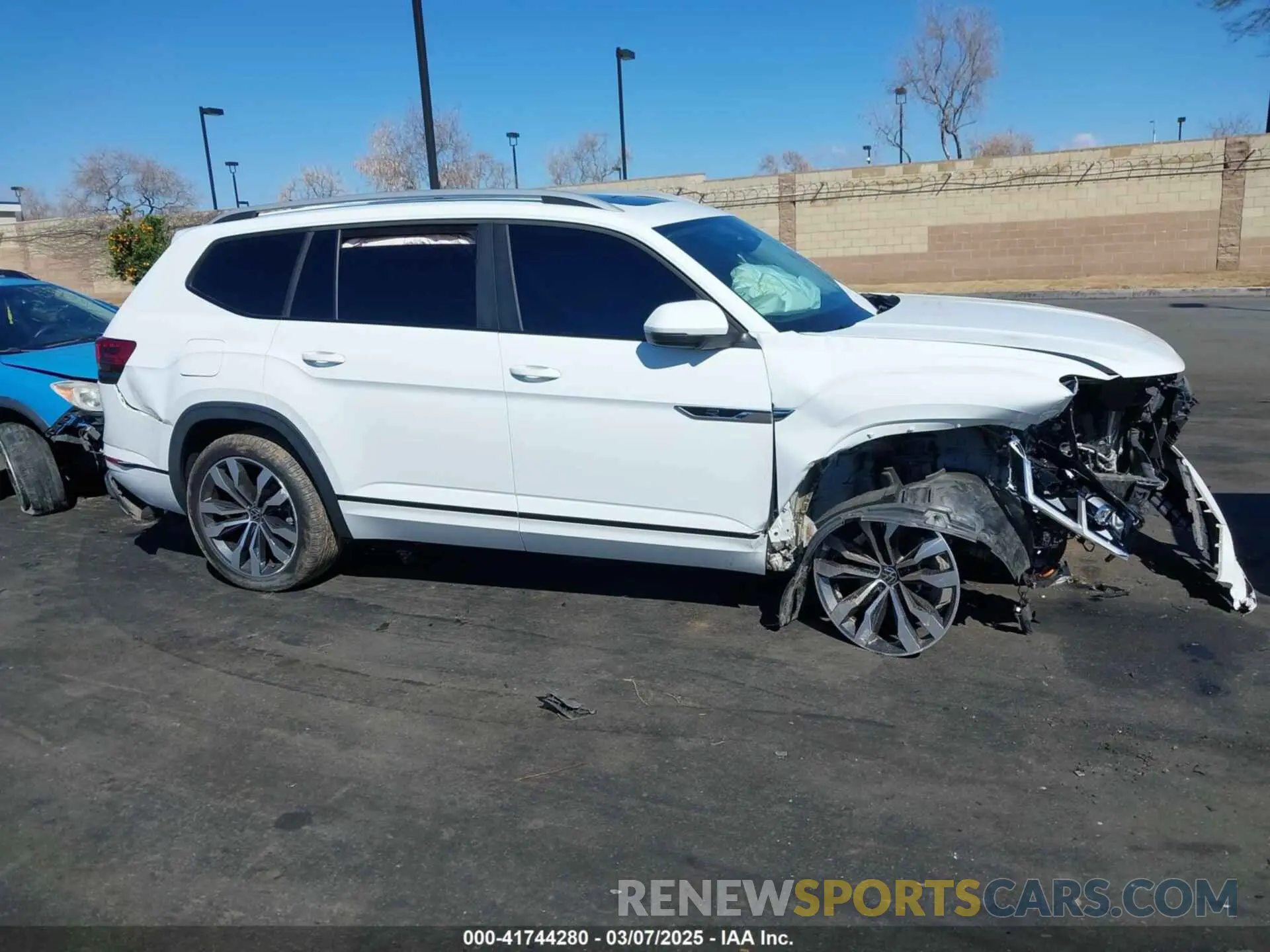14 Photograph of a damaged car 1V2CR2CA8MC551444 VOLKSWAGEN ATLAS 2021