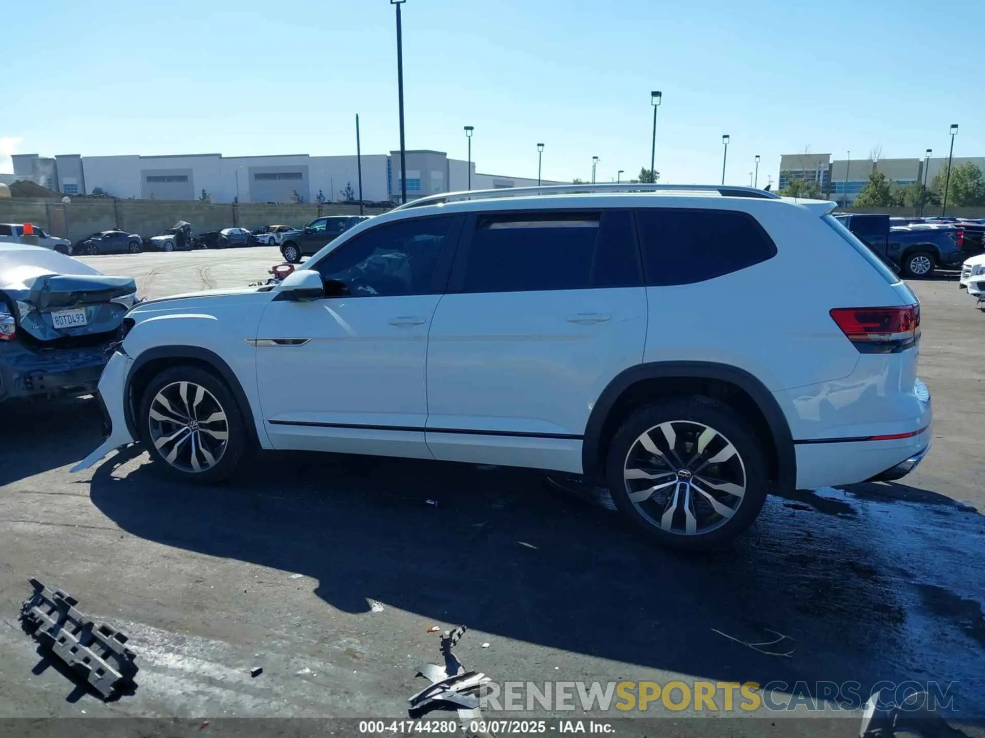 15 Photograph of a damaged car 1V2CR2CA8MC551444 VOLKSWAGEN ATLAS 2021