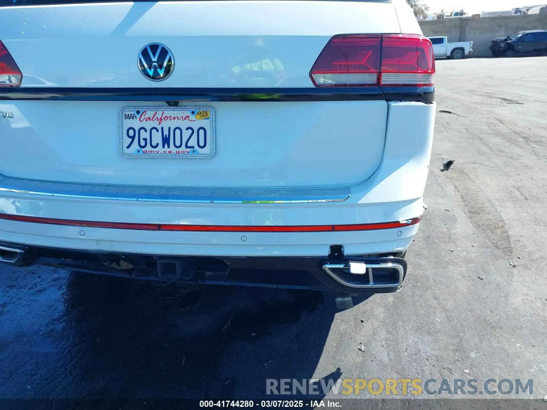 19 Photograph of a damaged car 1V2CR2CA8MC551444 VOLKSWAGEN ATLAS 2021