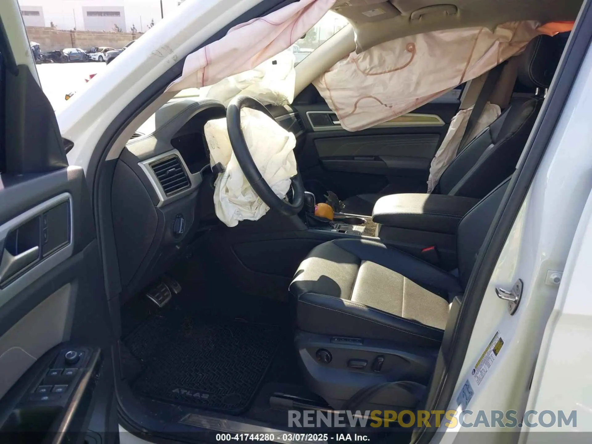 5 Photograph of a damaged car 1V2CR2CA8MC551444 VOLKSWAGEN ATLAS 2021