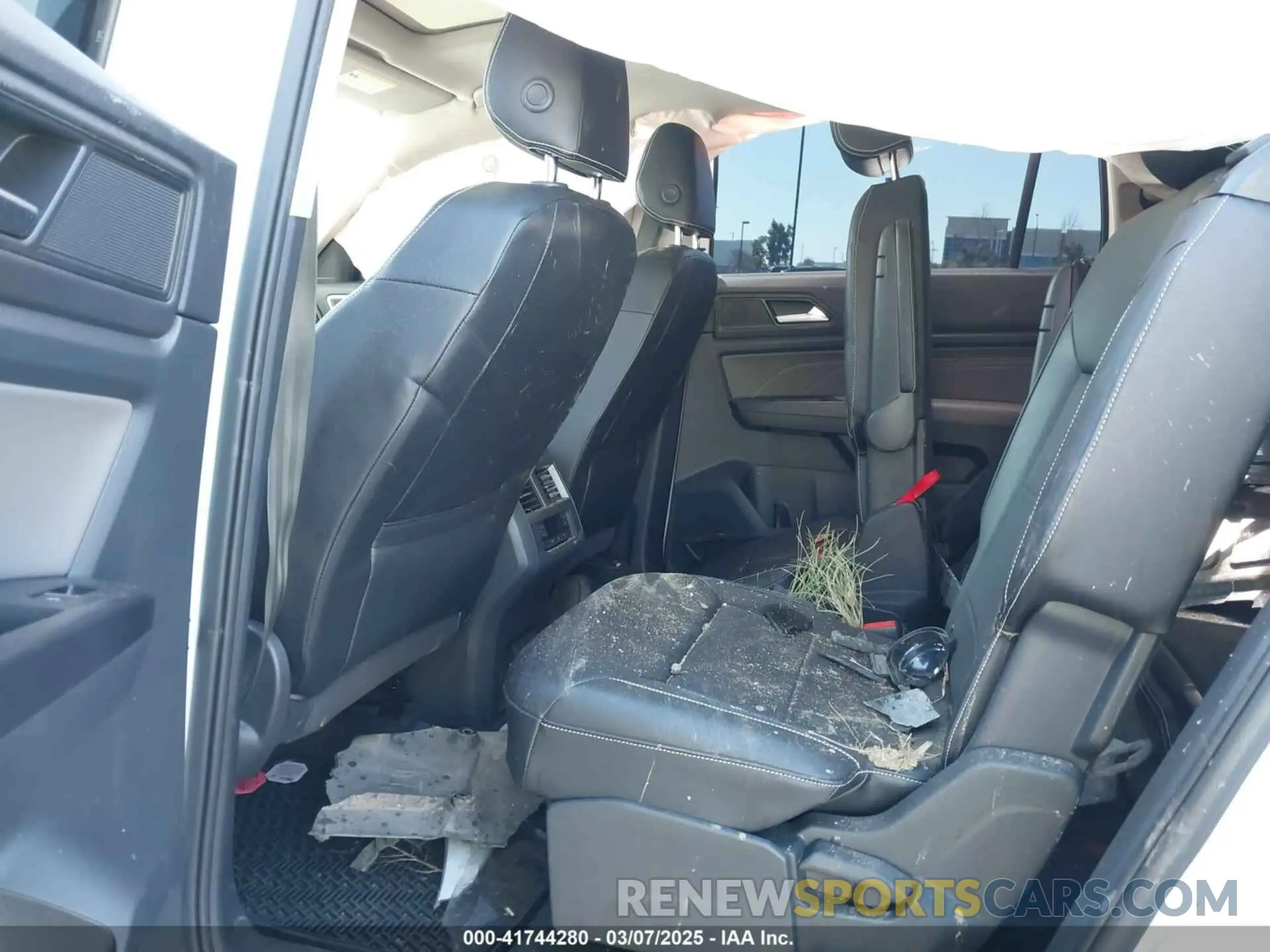 8 Photograph of a damaged car 1V2CR2CA8MC551444 VOLKSWAGEN ATLAS 2021