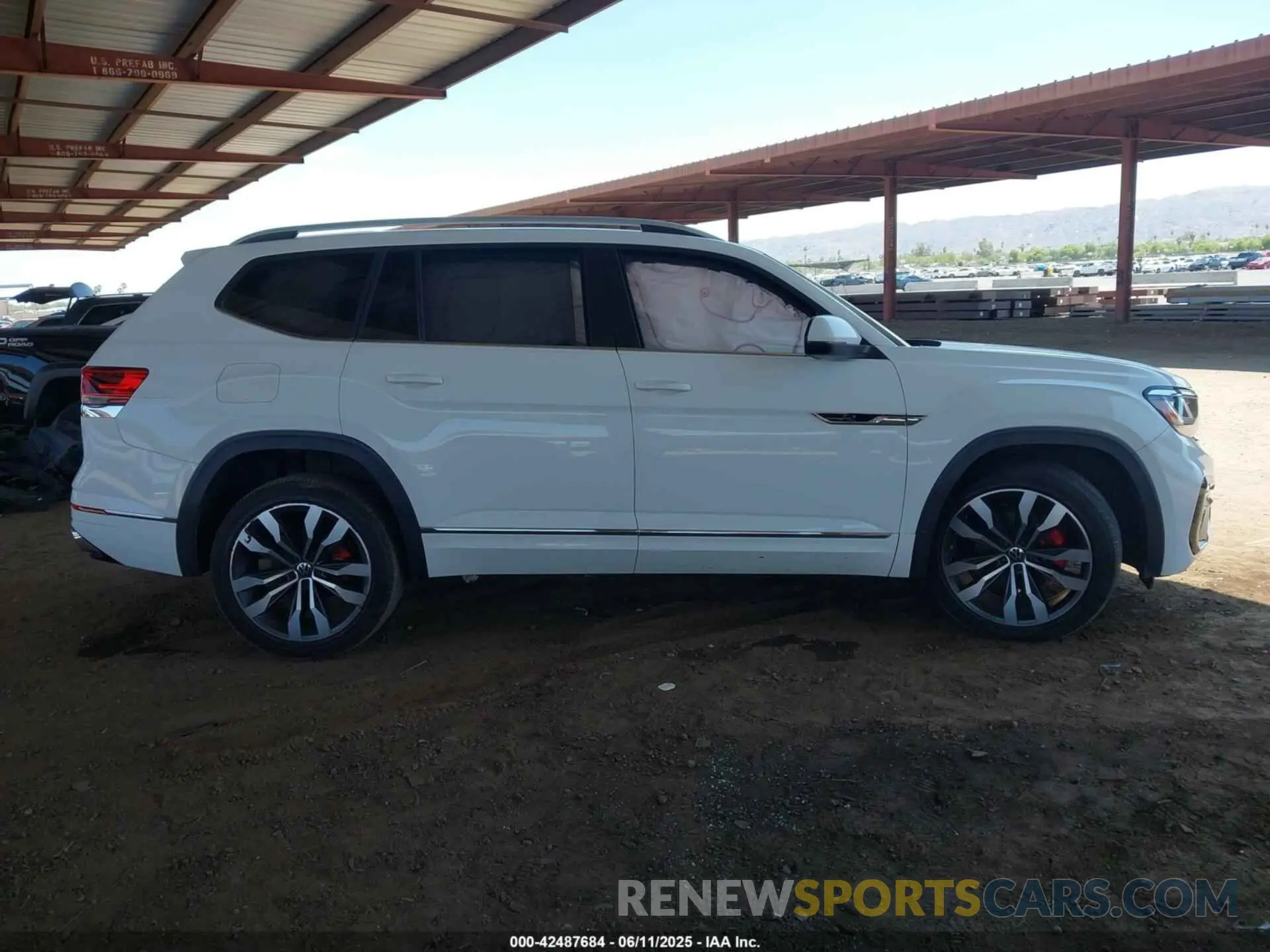 13 Photograph of a damaged car 1V2CR2CAXMC540915 VOLKSWAGEN ATLAS 2021