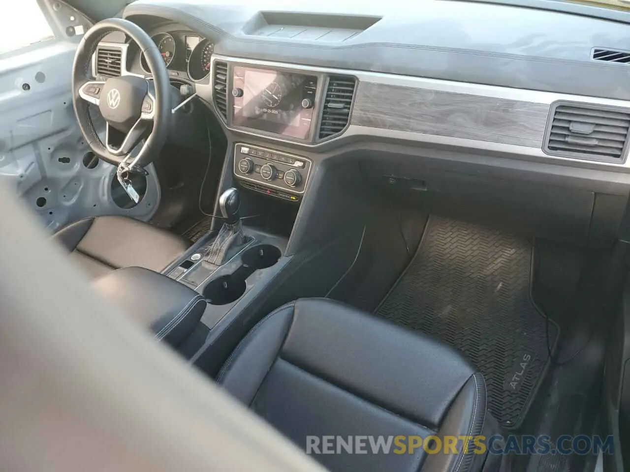 8 Photograph of a damaged car 1V2DC2CA3MC215853 VOLKSWAGEN ATLAS 2021