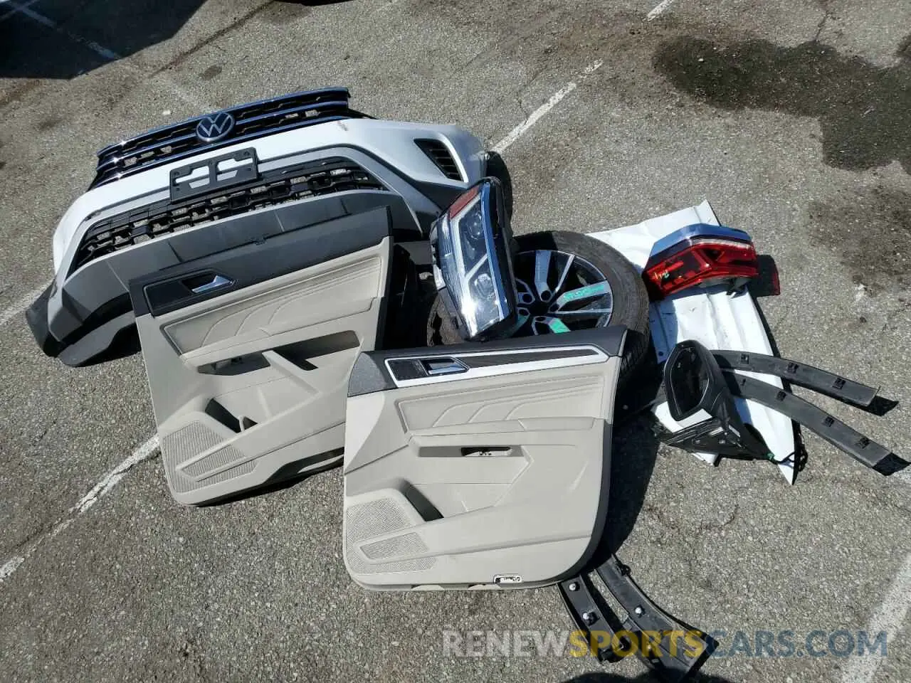 13 Photograph of a damaged car 1V2DP2CA1MC549724 VOLKSWAGEN ATLAS 2021