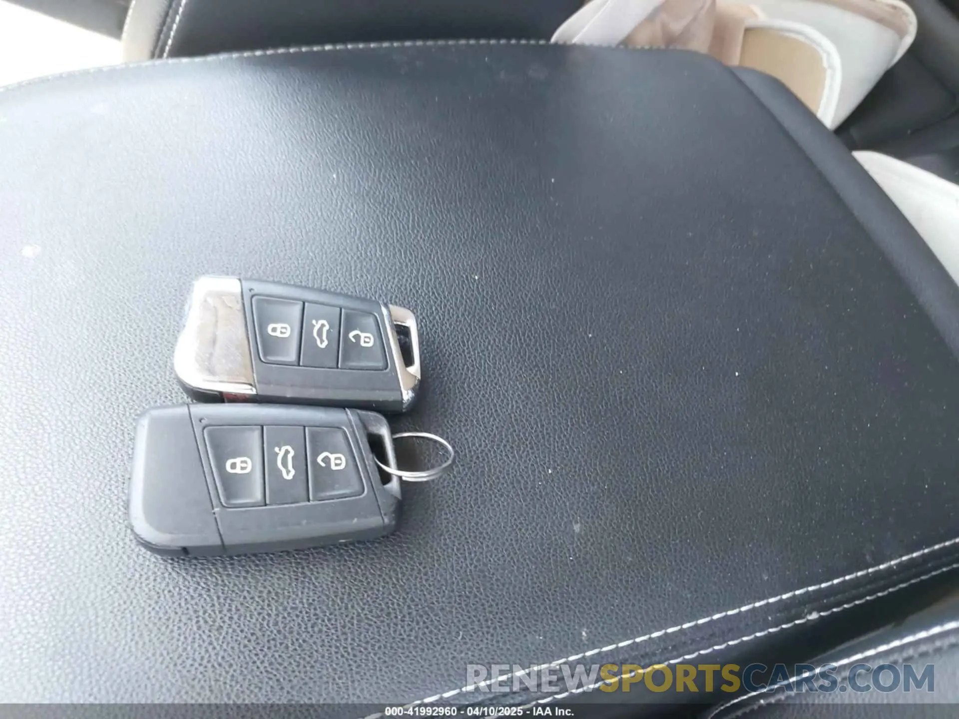 11 Photograph of a damaged car 1V2DP2CA5MC591104 VOLKSWAGEN ATLAS 2021