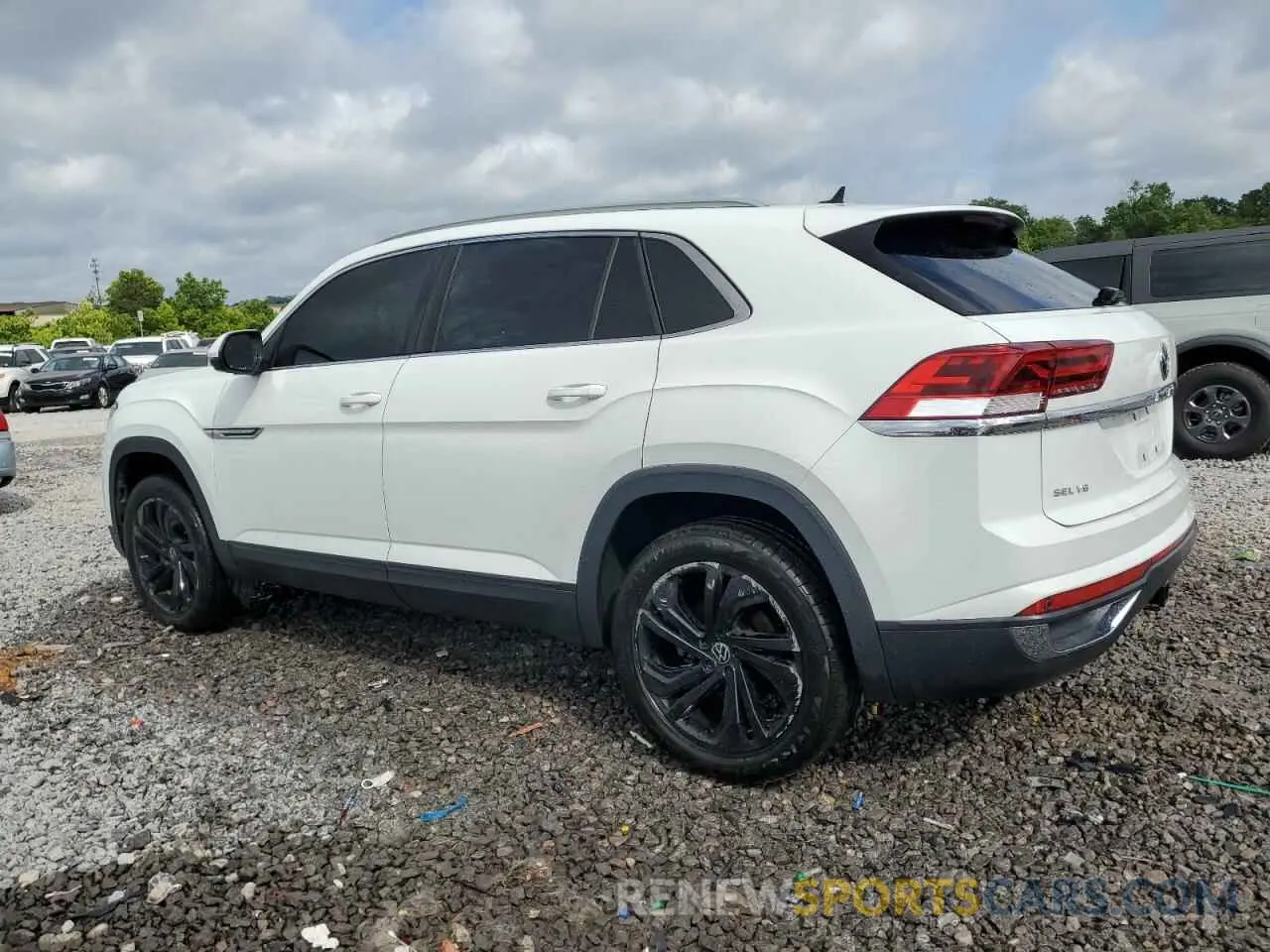 2 Photograph of a damaged car 1V2EE2CA0MC222998 VOLKSWAGEN ATLAS 2021