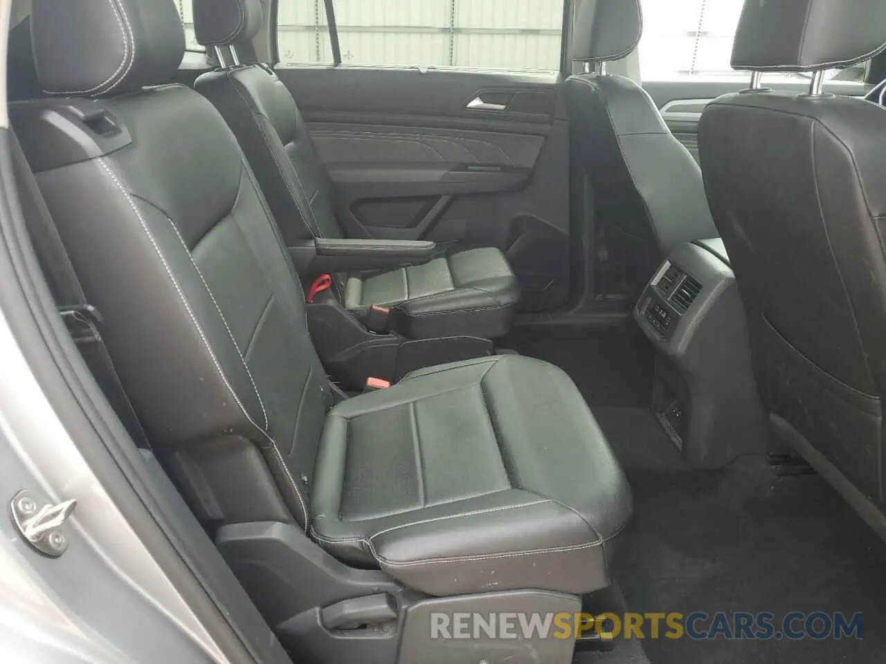 11 Photograph of a damaged car 1V2ER2CA8MC570634 VOLKSWAGEN ATLAS 2021