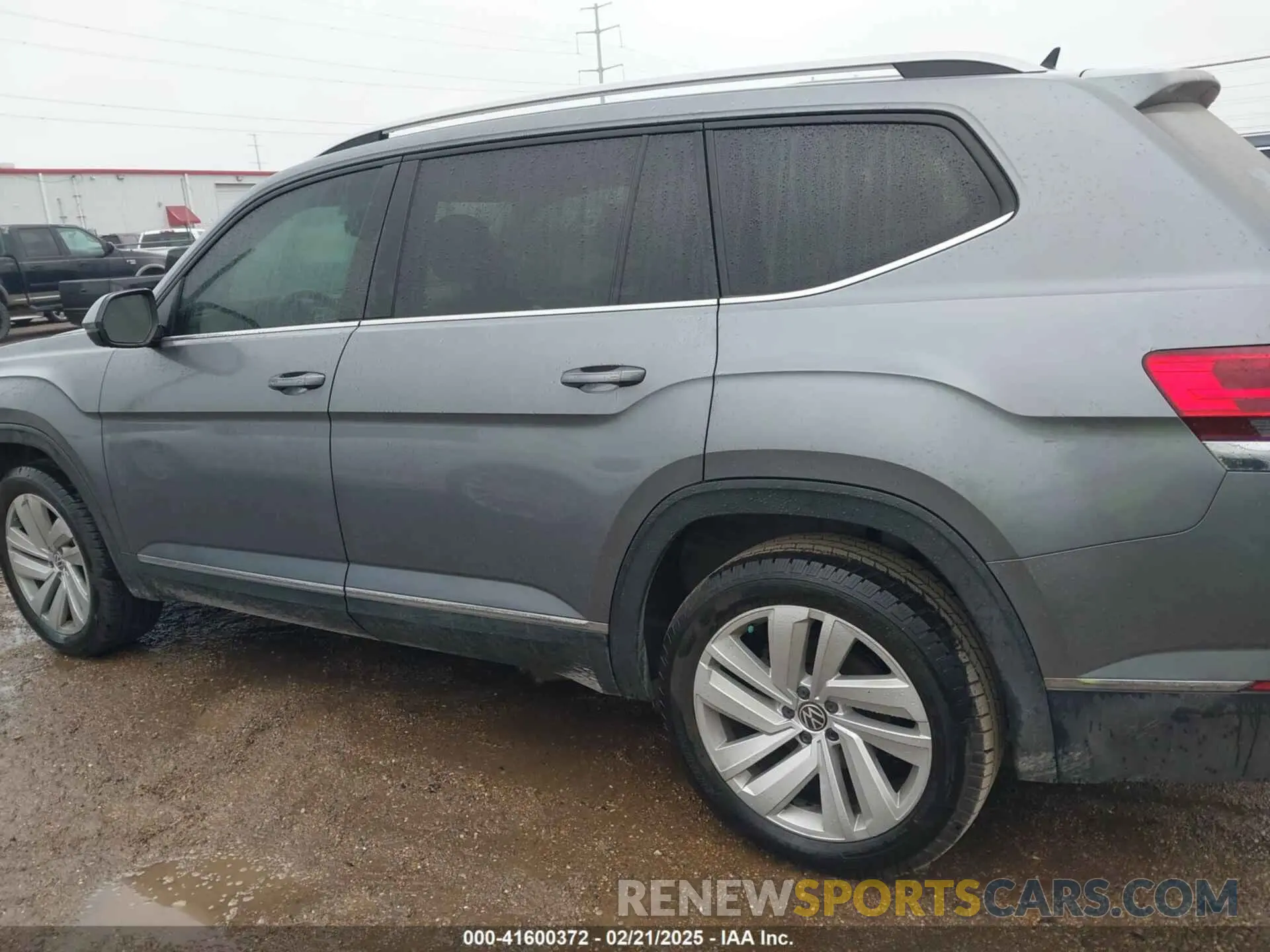 14 Photograph of a damaged car 1V2ER2CA9MC521250 VOLKSWAGEN ATLAS 2021