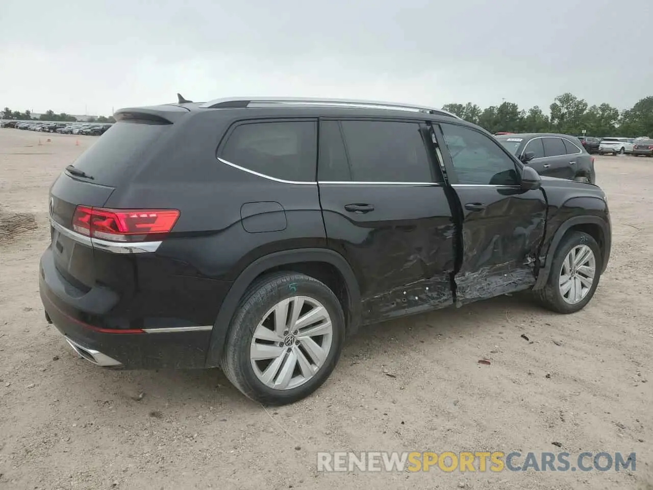 3 Photograph of a damaged car 1V2ER2CAXMC558114 VOLKSWAGEN ATLAS 2021