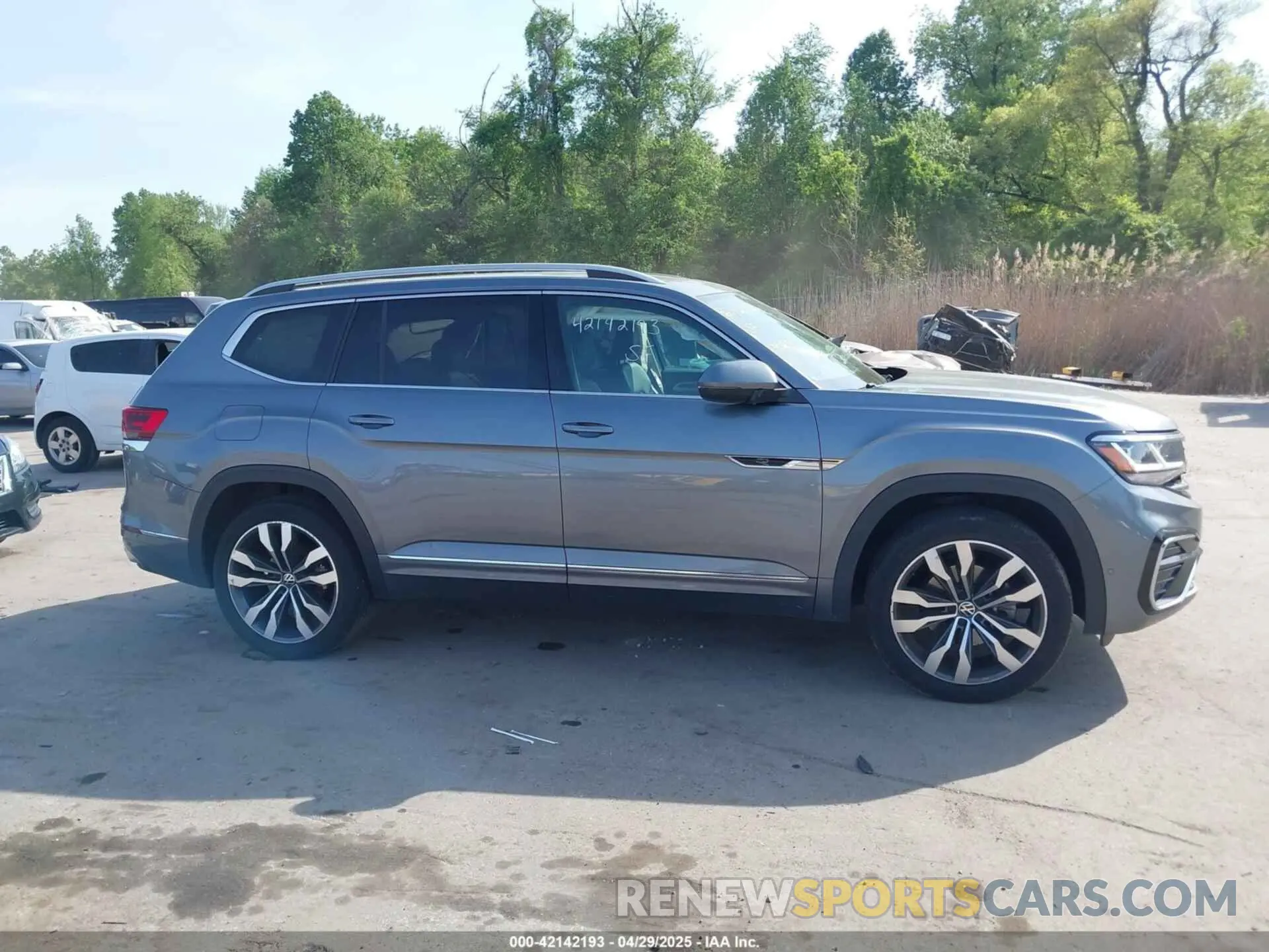13 Photograph of a damaged car 1V2FR2CA2MC503869 VOLKSWAGEN ATLAS 2021