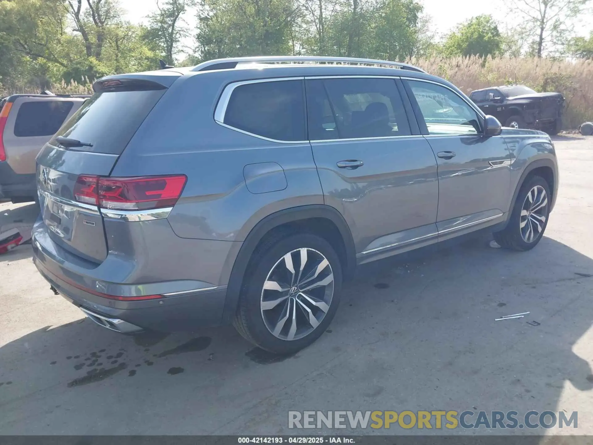 4 Photograph of a damaged car 1V2FR2CA2MC503869 VOLKSWAGEN ATLAS 2021