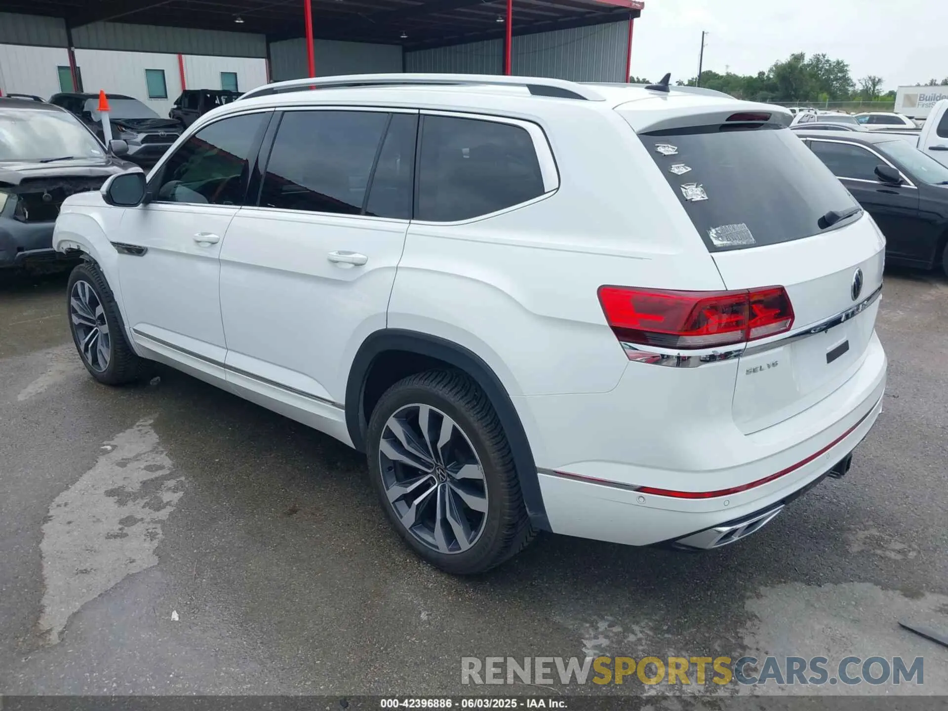 3 Photograph of a damaged car 1V2FR2CA6MC562617 VOLKSWAGEN ATLAS 2021