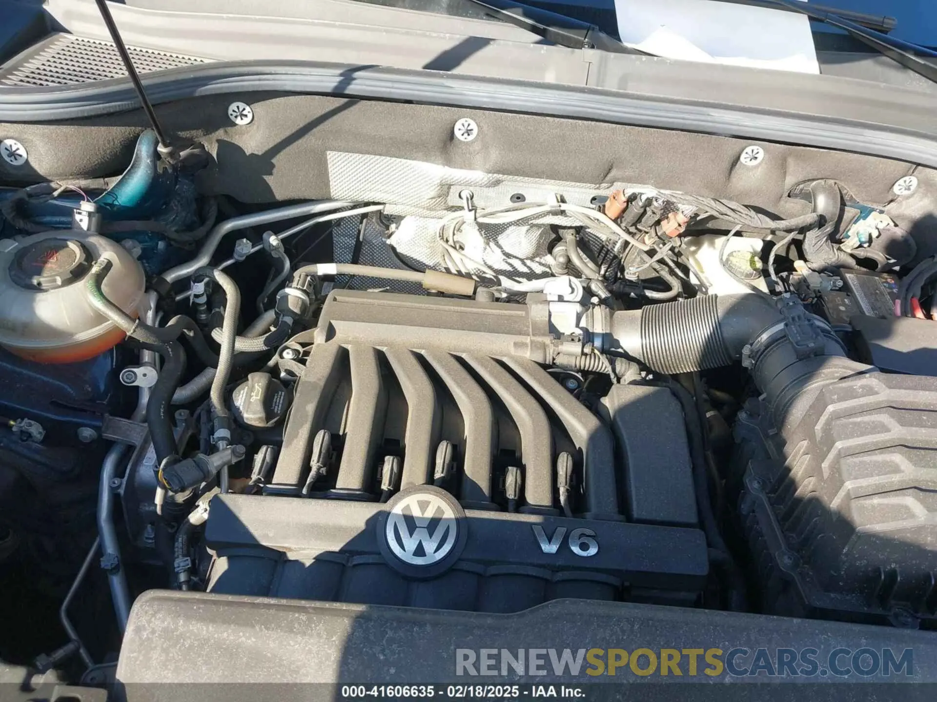 10 Photograph of a damaged car 1V2HR2CA1MC559181 VOLKSWAGEN ATLAS 2021