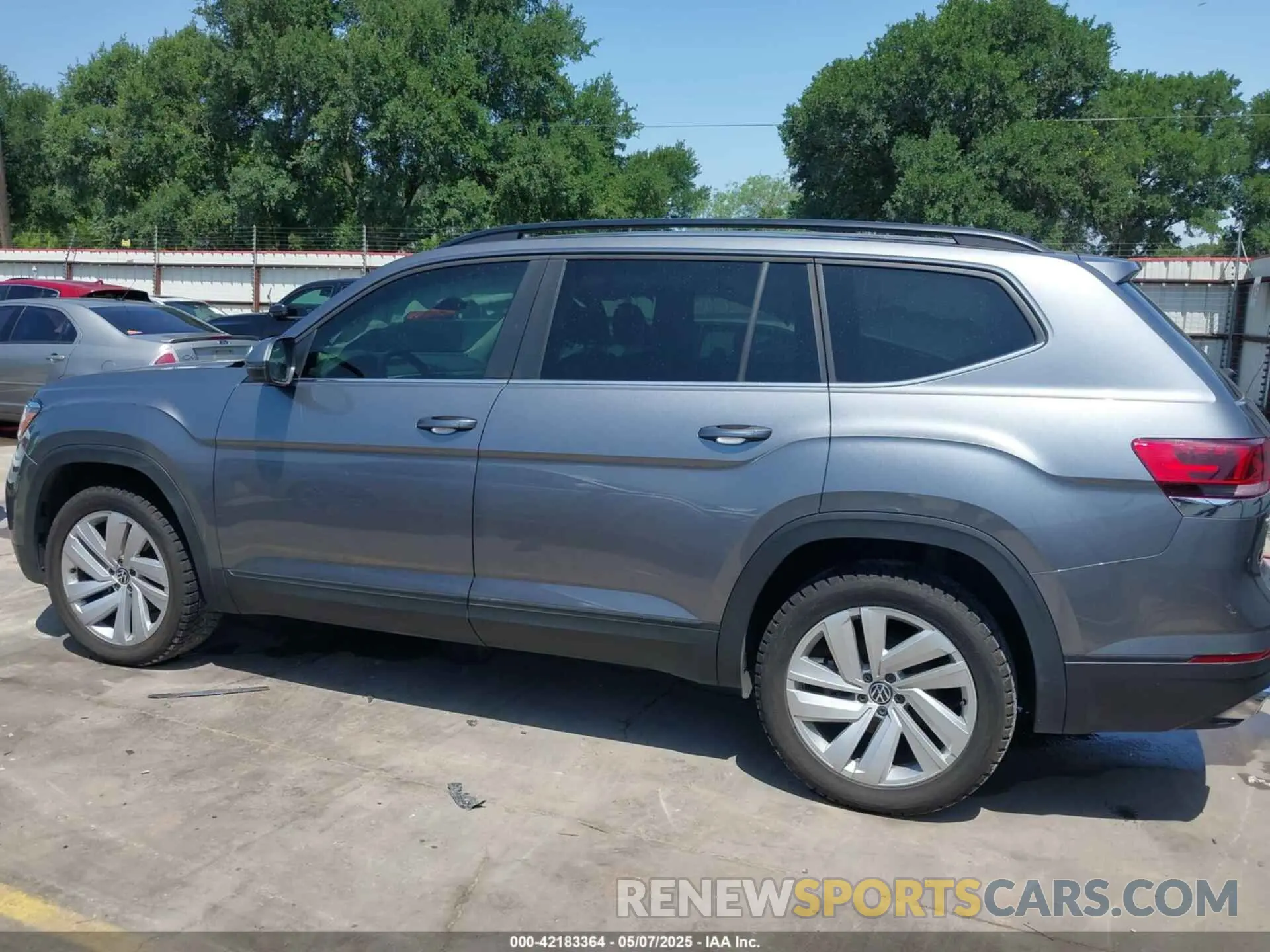 14 Photograph of a damaged car 1V2HR2CA4MC596998 VOLKSWAGEN ATLAS 2021