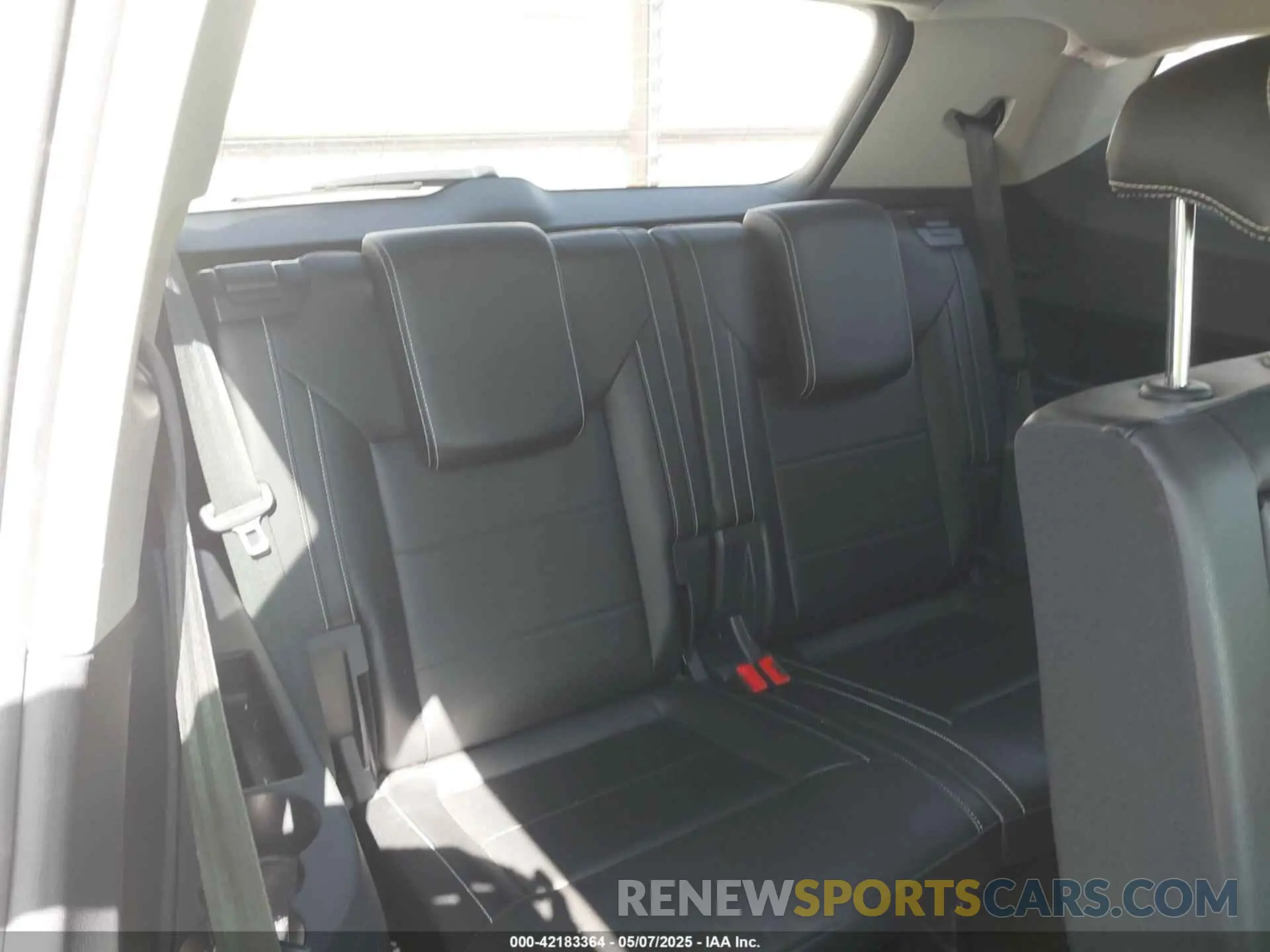 17 Photograph of a damaged car 1V2HR2CA4MC596998 VOLKSWAGEN ATLAS 2021