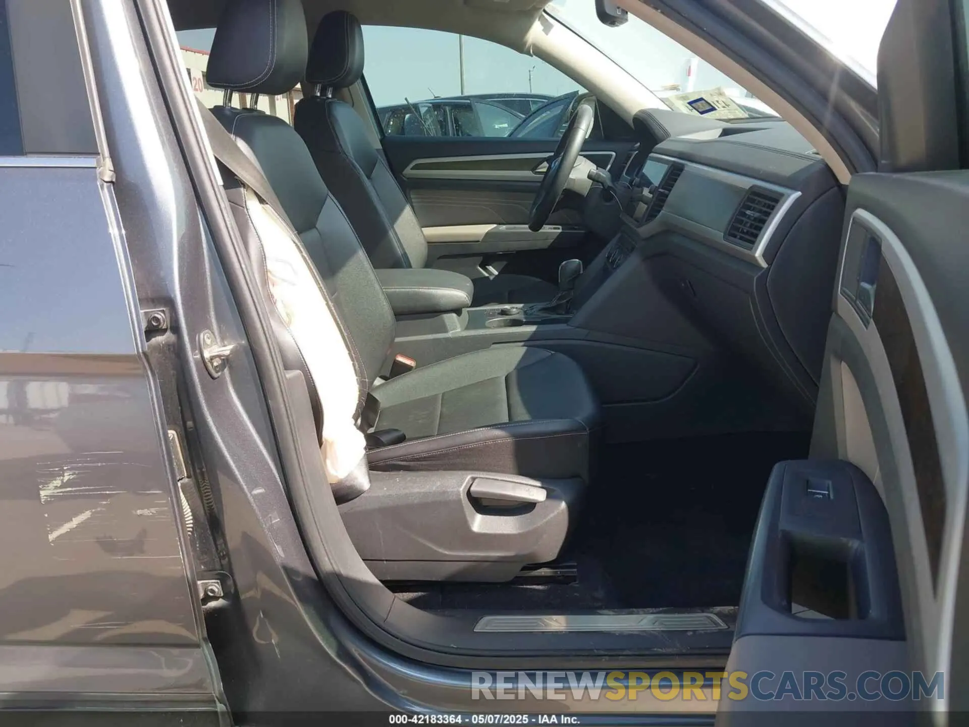 5 Photograph of a damaged car 1V2HR2CA4MC596998 VOLKSWAGEN ATLAS 2021