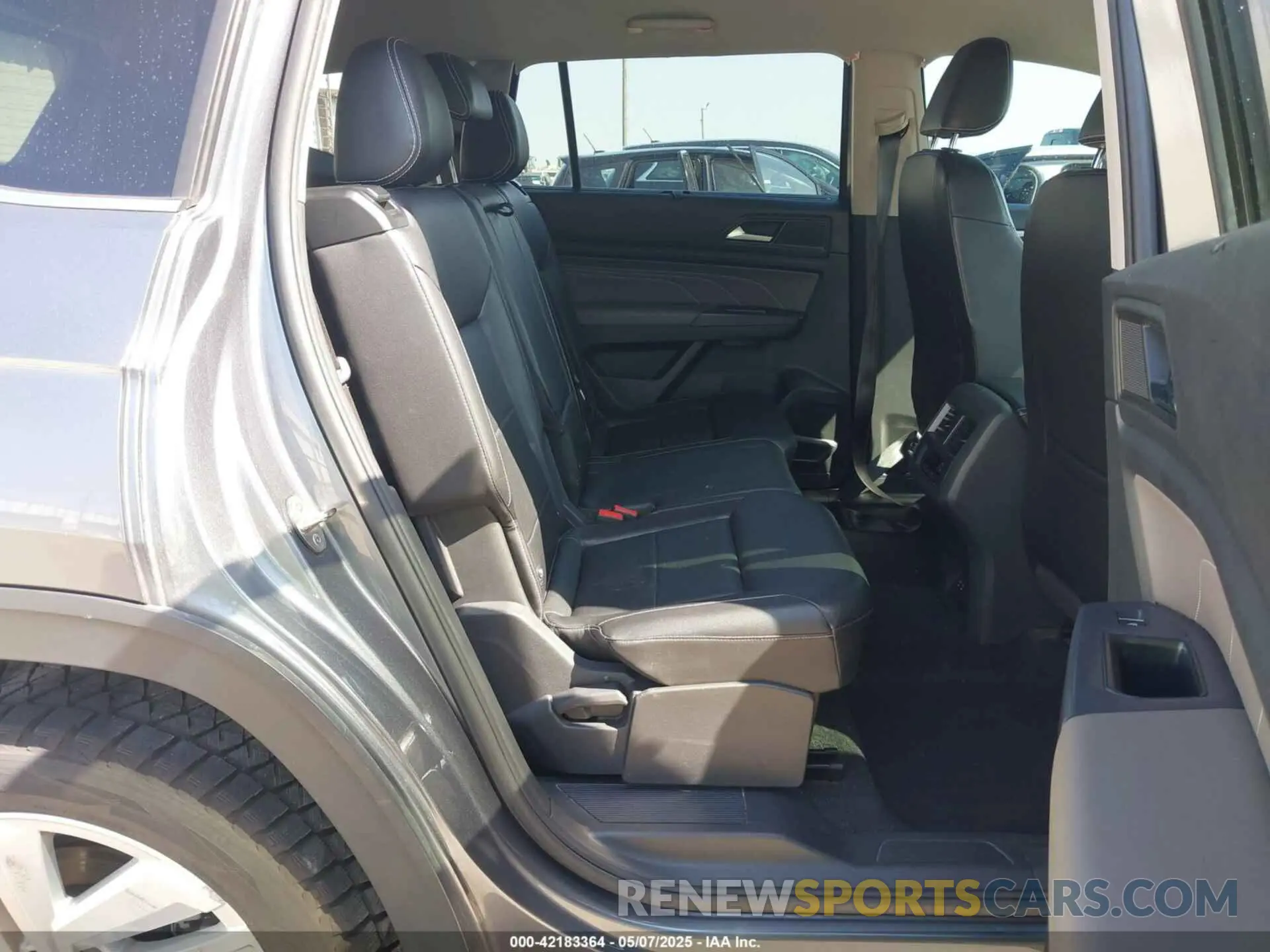 8 Photograph of a damaged car 1V2HR2CA4MC596998 VOLKSWAGEN ATLAS 2021