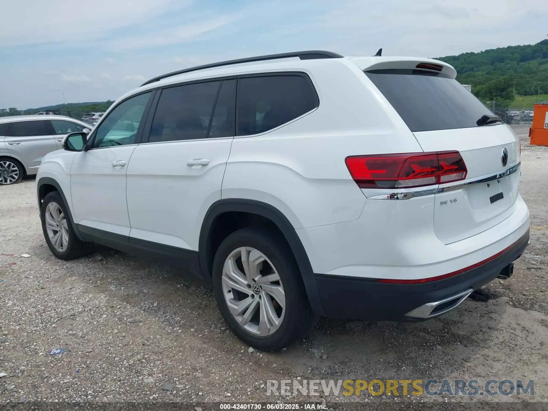 3 Photograph of a damaged car 1V2HR2CA7MC556625 VOLKSWAGEN ATLAS 2021