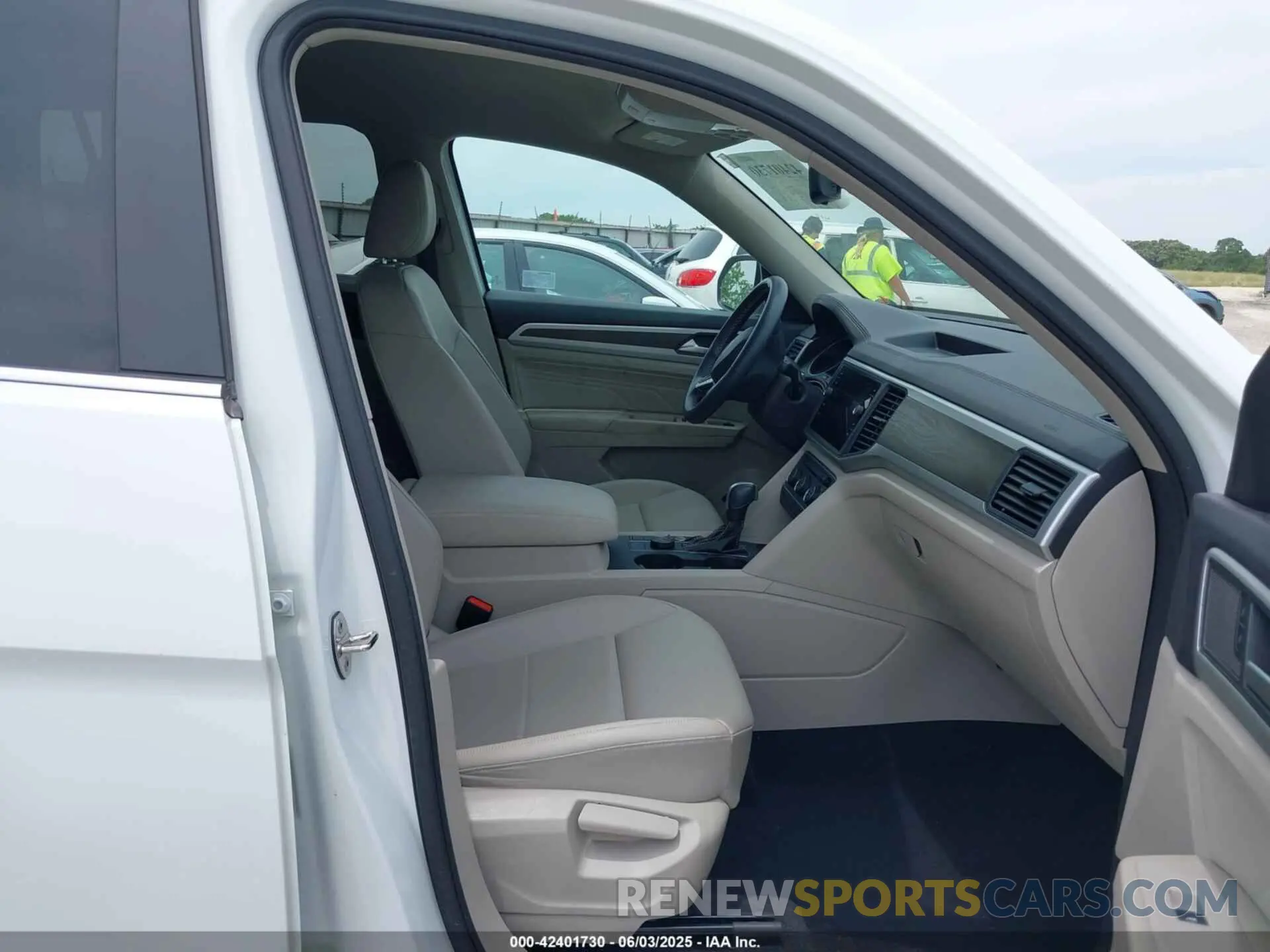 5 Photograph of a damaged car 1V2HR2CA7MC556625 VOLKSWAGEN ATLAS 2021