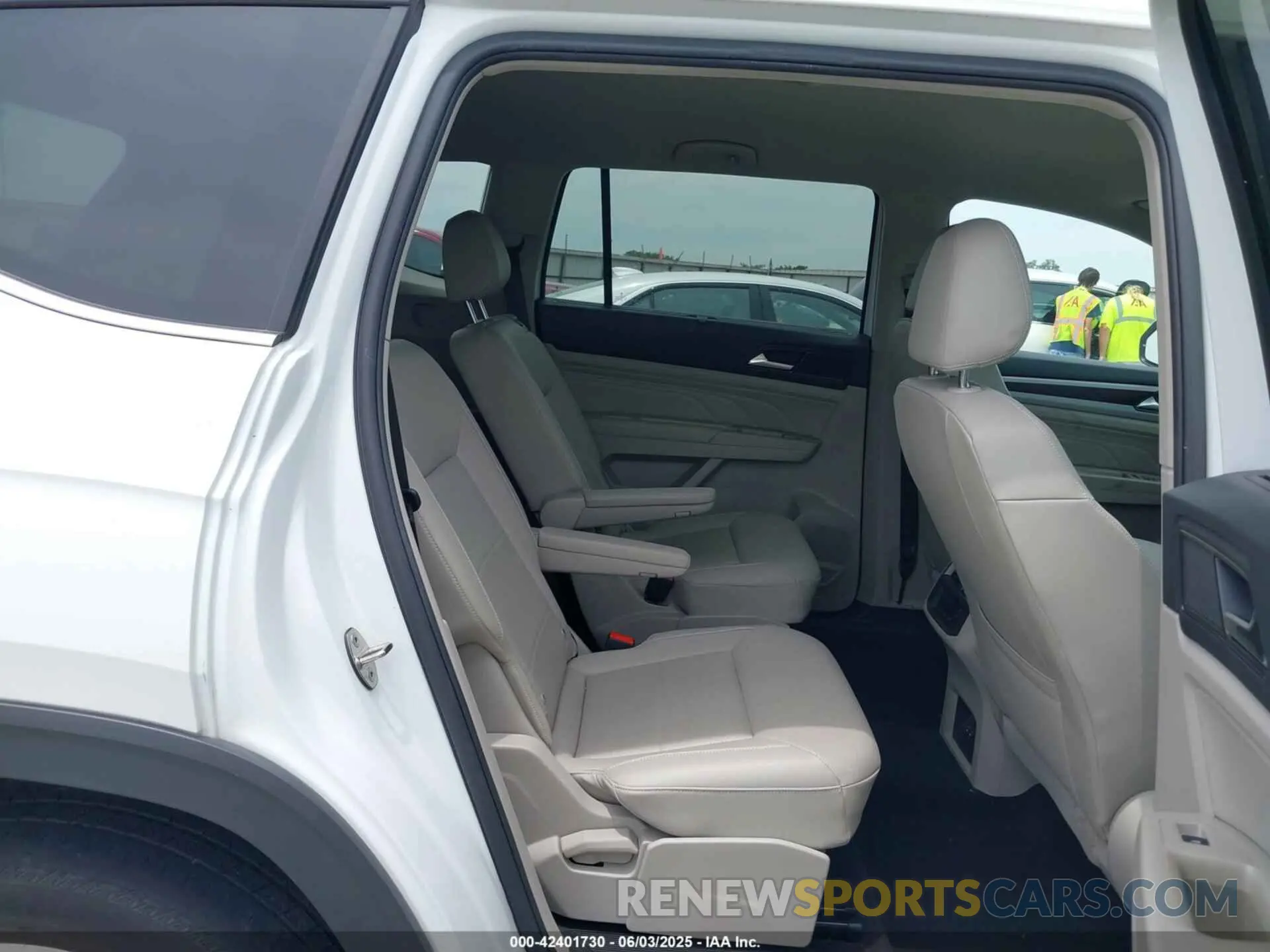 8 Photograph of a damaged car 1V2HR2CA7MC556625 VOLKSWAGEN ATLAS 2021