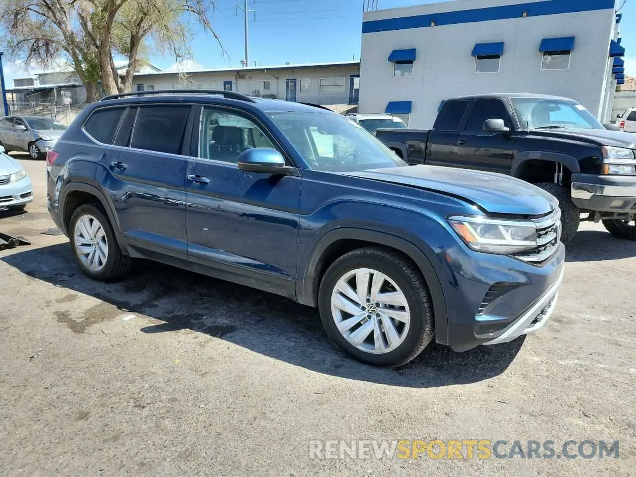 4 Photograph of a damaged car 1V2HR2CA8MC602124 VOLKSWAGEN ATLAS 2021