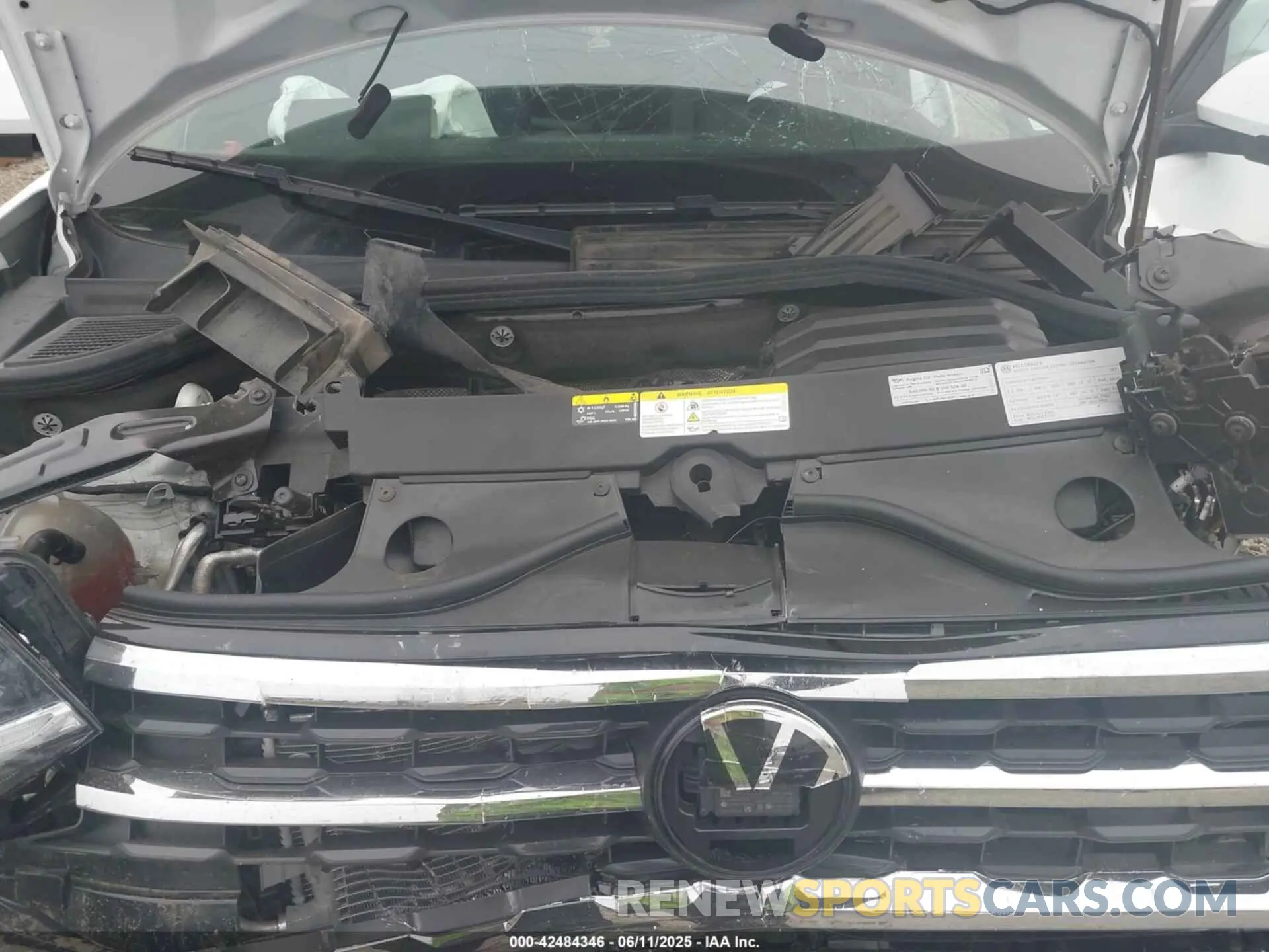 10 Photograph of a damaged car 1V2HR2CAXMC549460 VOLKSWAGEN ATLAS 2021