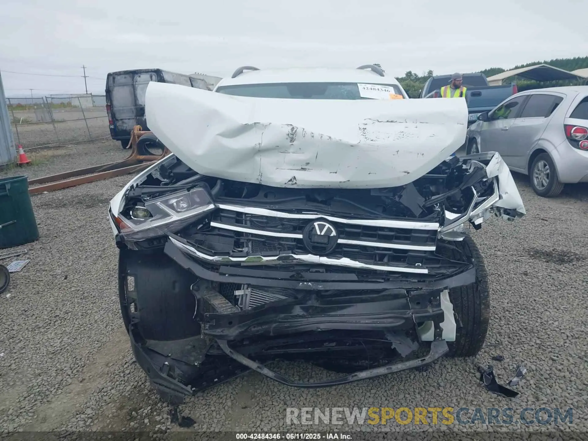 12 Photograph of a damaged car 1V2HR2CAXMC549460 VOLKSWAGEN ATLAS 2021