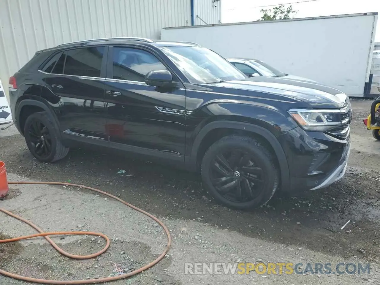 4 Photograph of a damaged car 1V2JC2CA8MC204608 VOLKSWAGEN ATLAS 2021