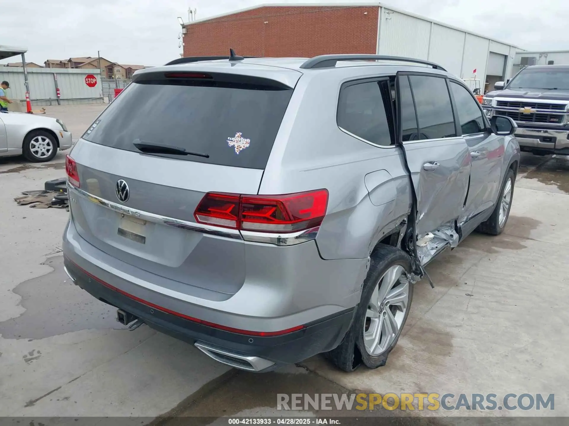 4 Фотография поврежденного автомобиля 1V2JR2CA2MC539992 VOLKSWAGEN ATLAS 2021