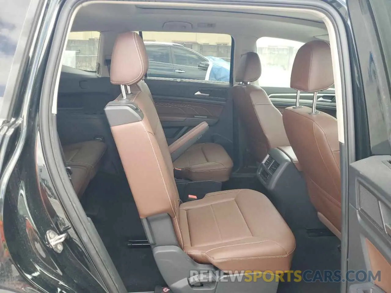 11 Photograph of a damaged car 1V2JR2CA4MC594332 VOLKSWAGEN ATLAS 2021