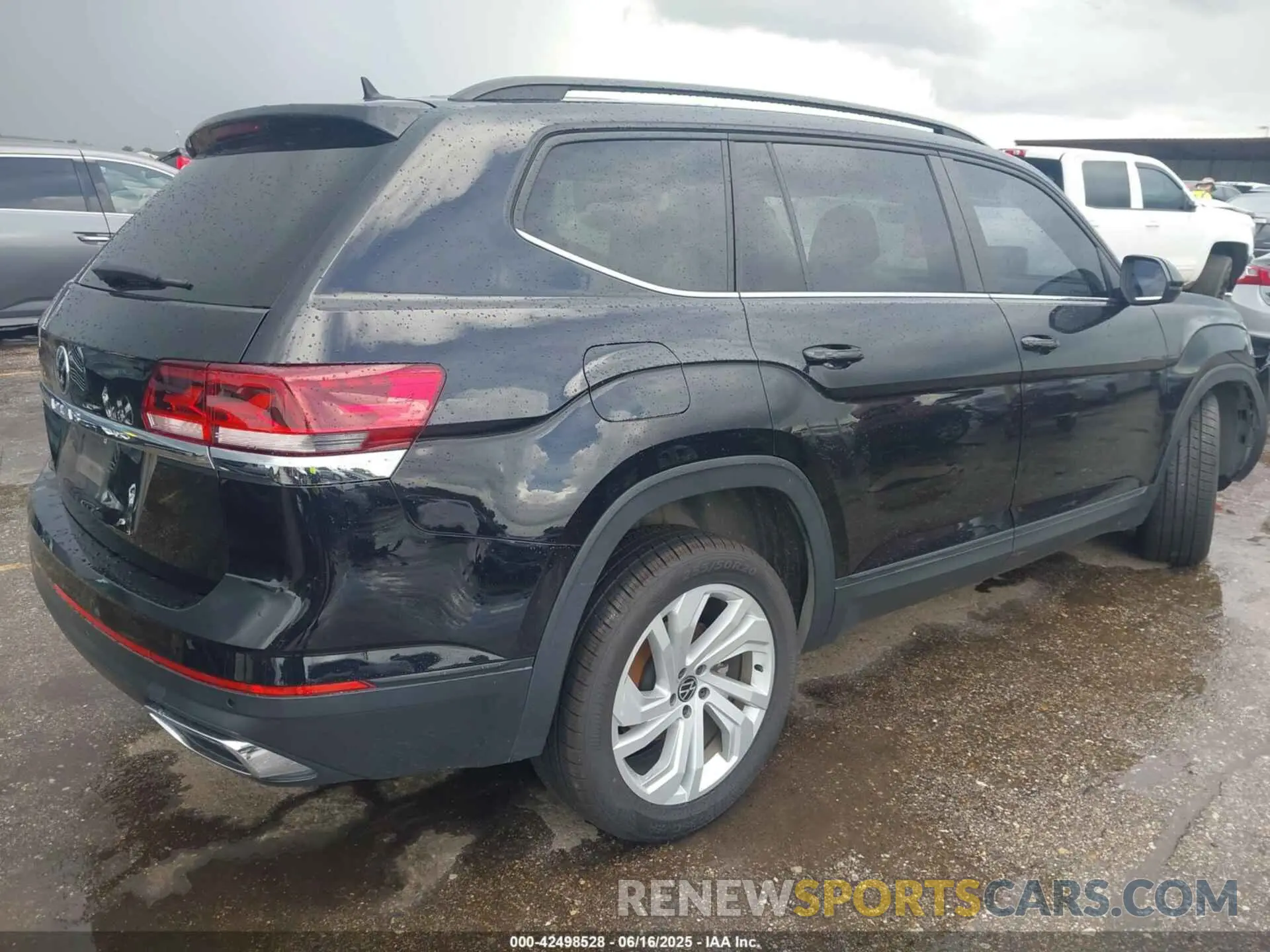 4 Photograph of a damaged car 1V2JR2CA9MC595833 VOLKSWAGEN ATLAS 2021