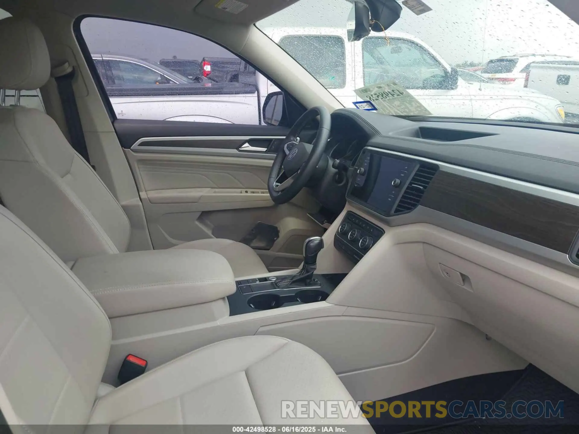 5 Photograph of a damaged car 1V2JR2CA9MC595833 VOLKSWAGEN ATLAS 2021