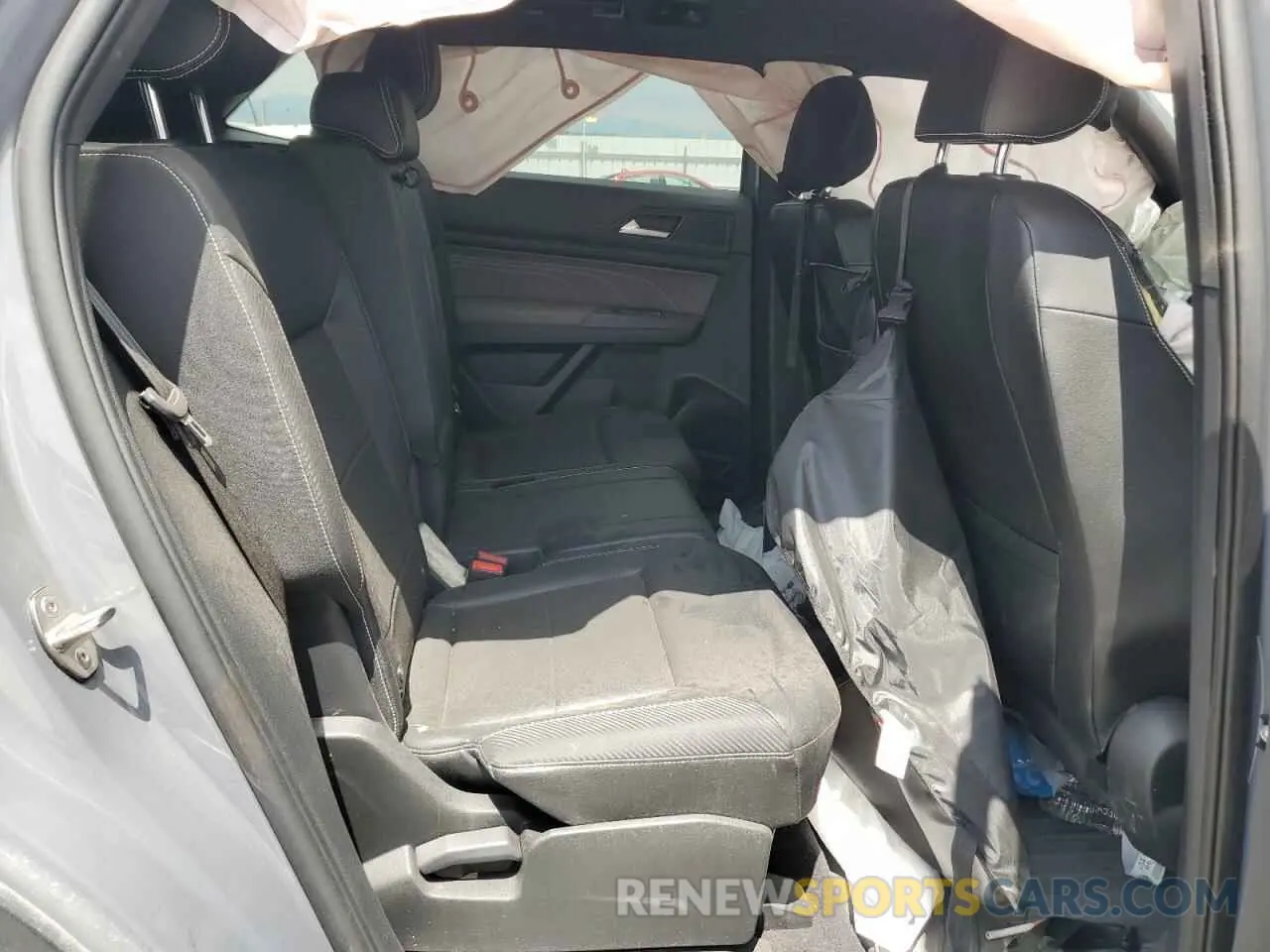 11 Photograph of a damaged car 1V2KC2CA1MC239818 VOLKSWAGEN ATLAS 2021