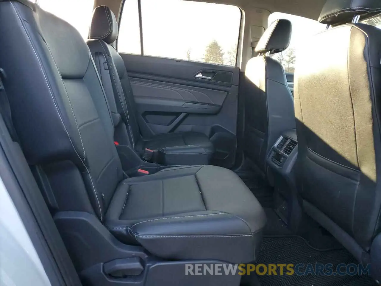 11 Photograph of a damaged car 1V2KP2CA2MC546094 VOLKSWAGEN ATLAS 2021