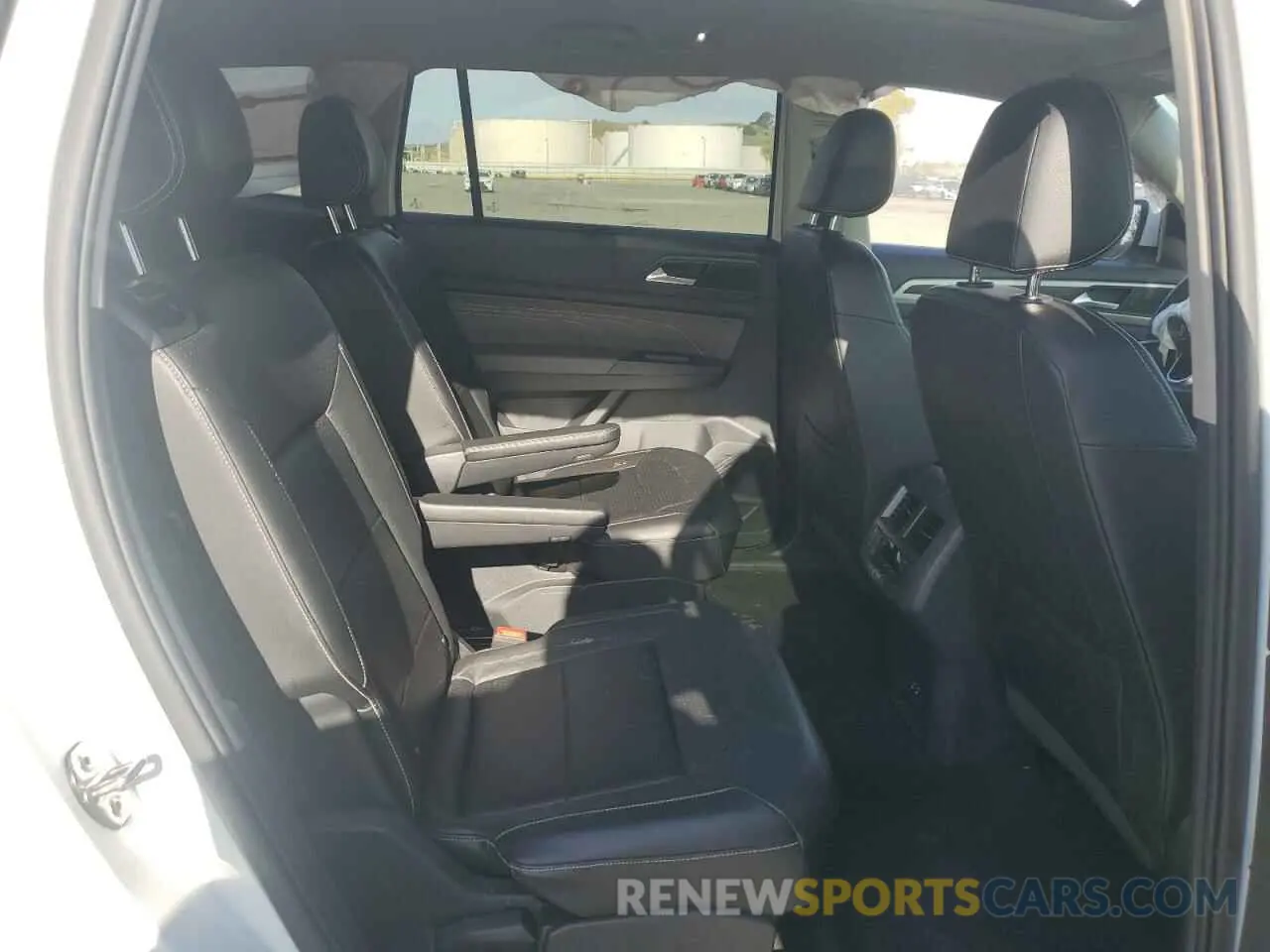 10 Photograph of a damaged car 1V2KR2CA2MC601122 VOLKSWAGEN ATLAS 2021