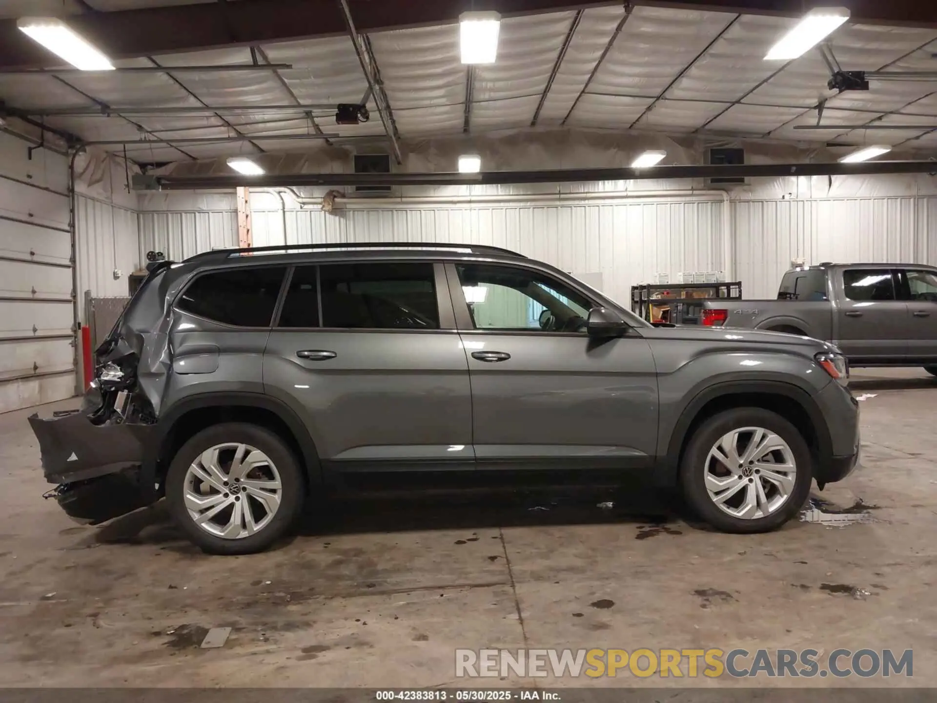 13 Photograph of a damaged car 1V2KR2CA5MC606590 VOLKSWAGEN ATLAS 2021