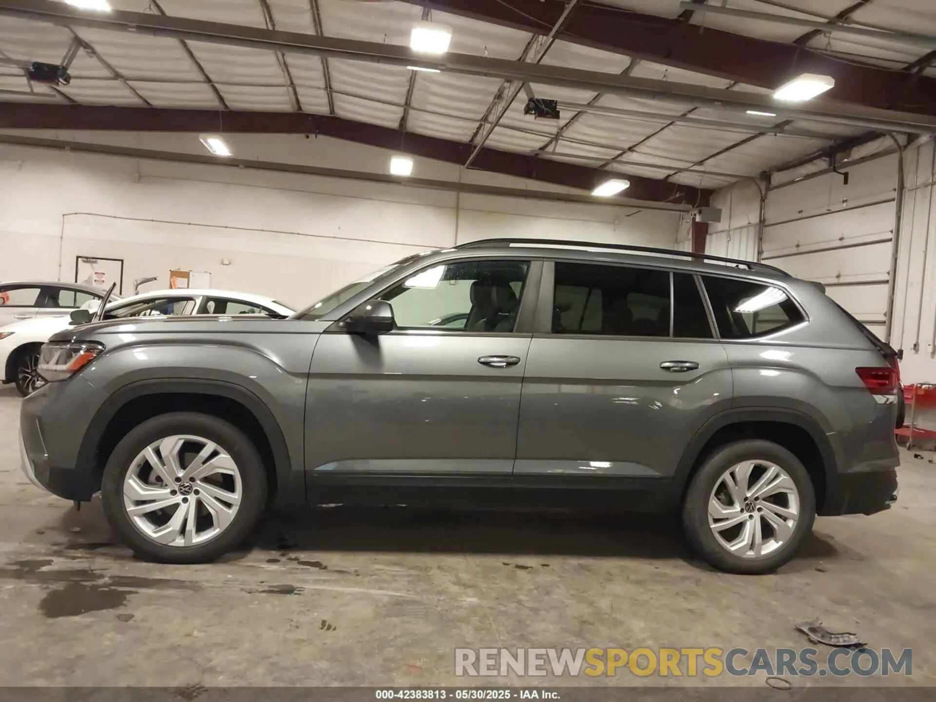 14 Photograph of a damaged car 1V2KR2CA5MC606590 VOLKSWAGEN ATLAS 2021